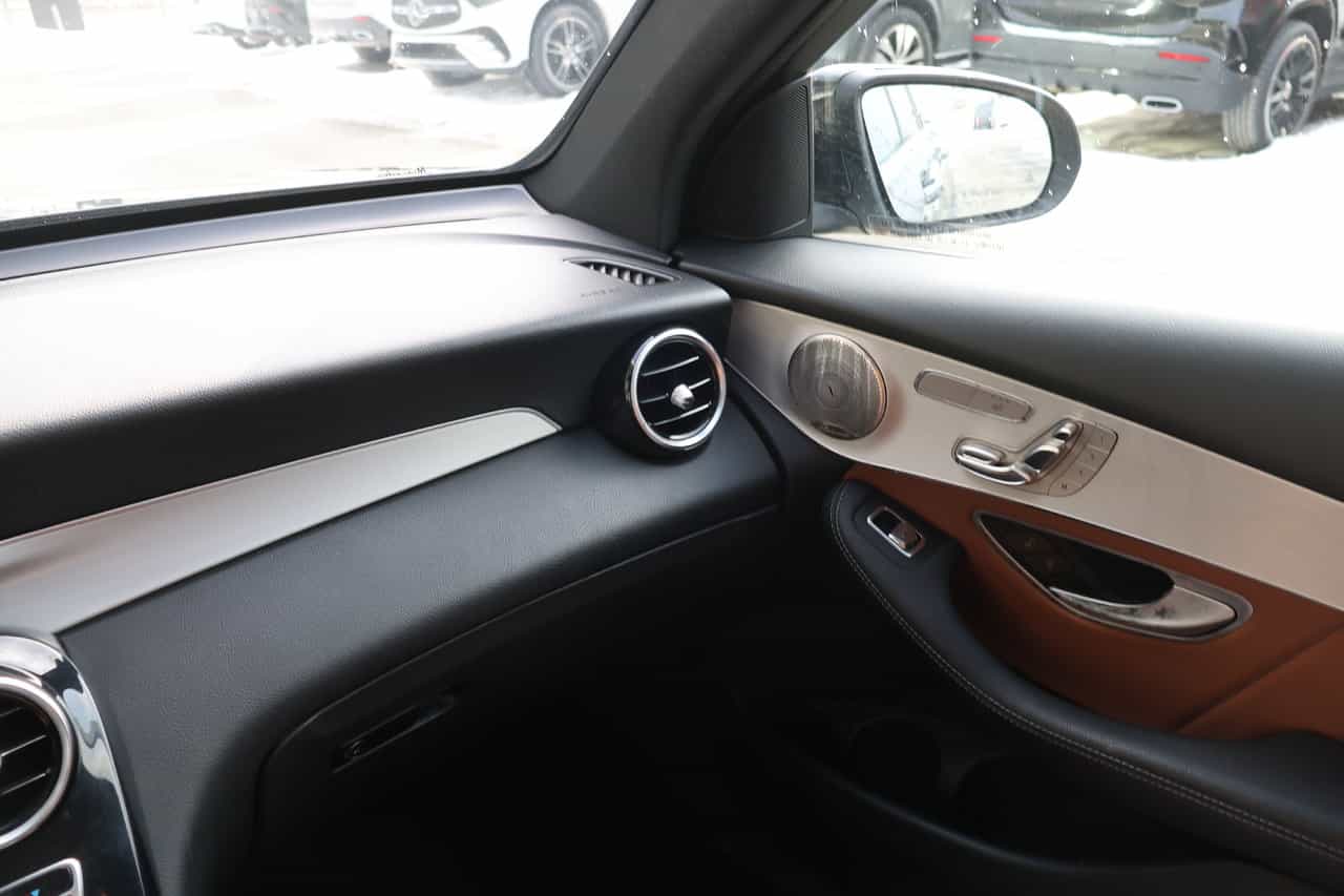 Image 16 Mercedes-Benz GLC-Class 4MATIC SUV 2021