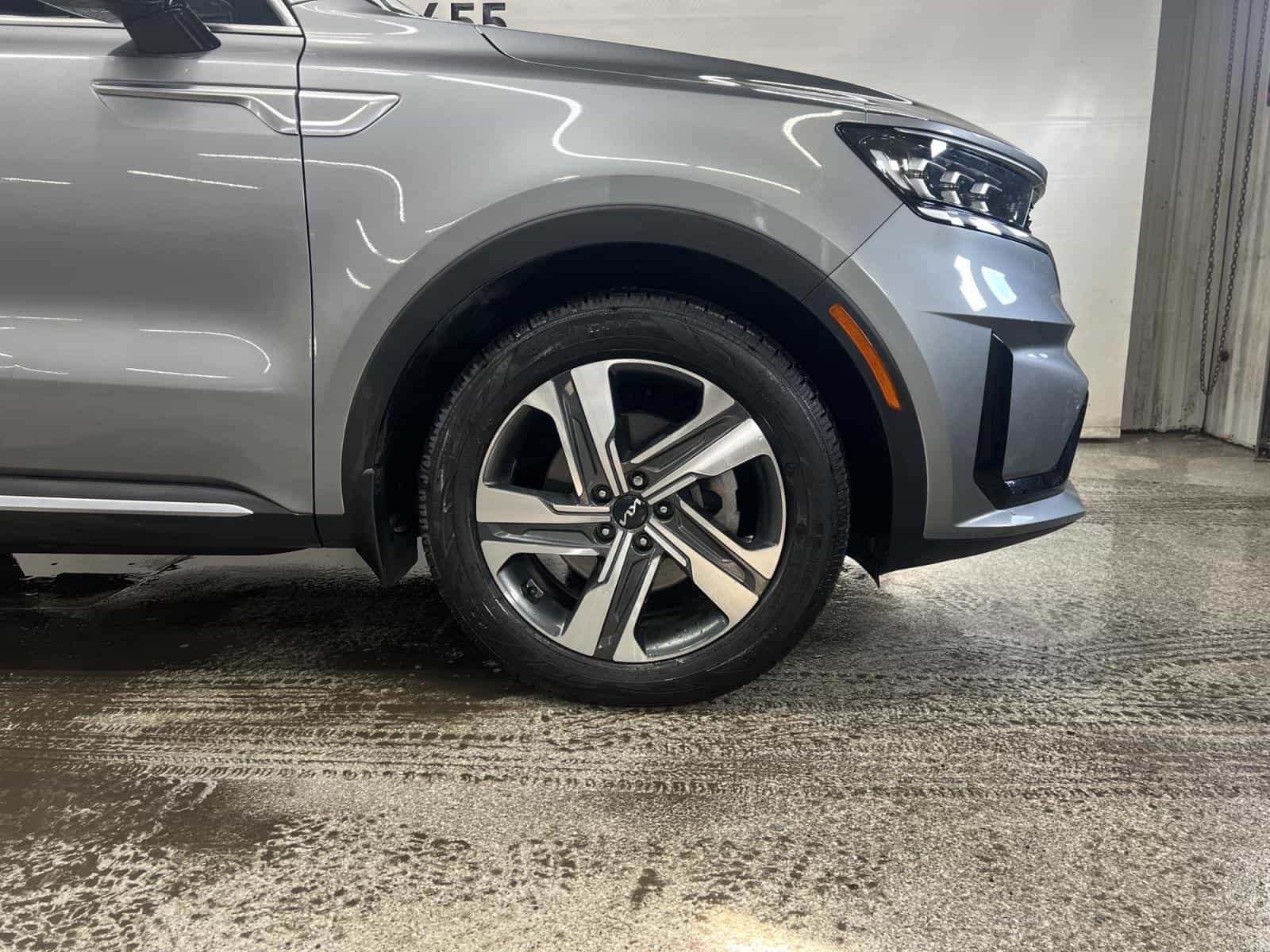 2022 Kia Sorento EX PHEV - Image 3