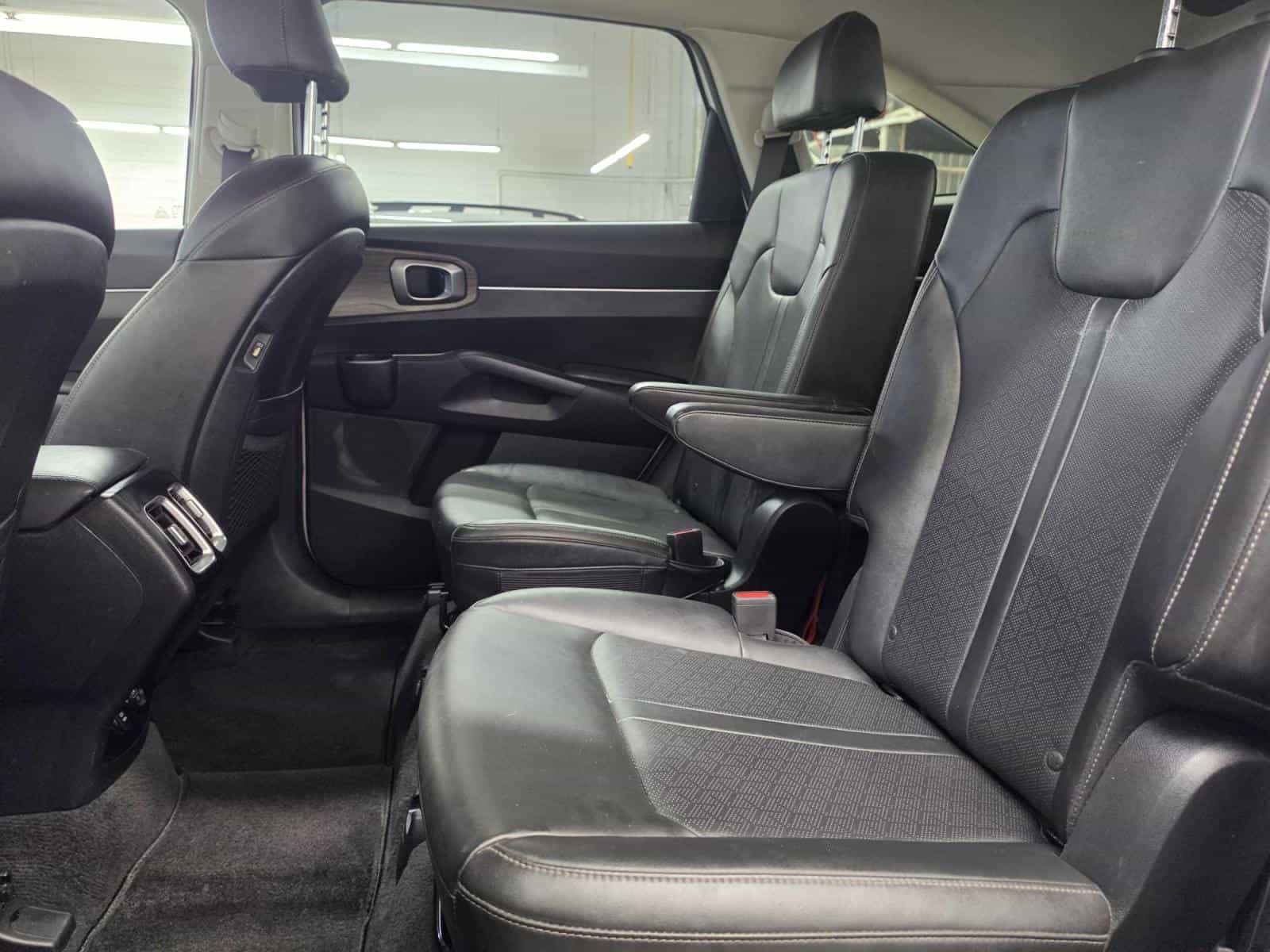 2023 Kia Sorento EX - Image 9