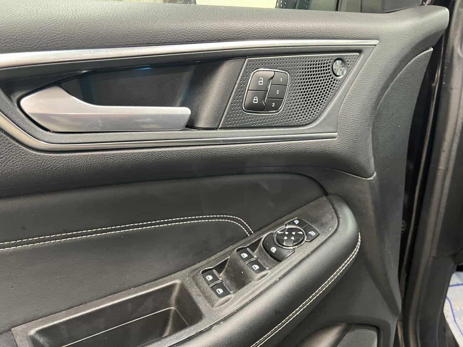 2024 Ford Edge Titanium - Image 16