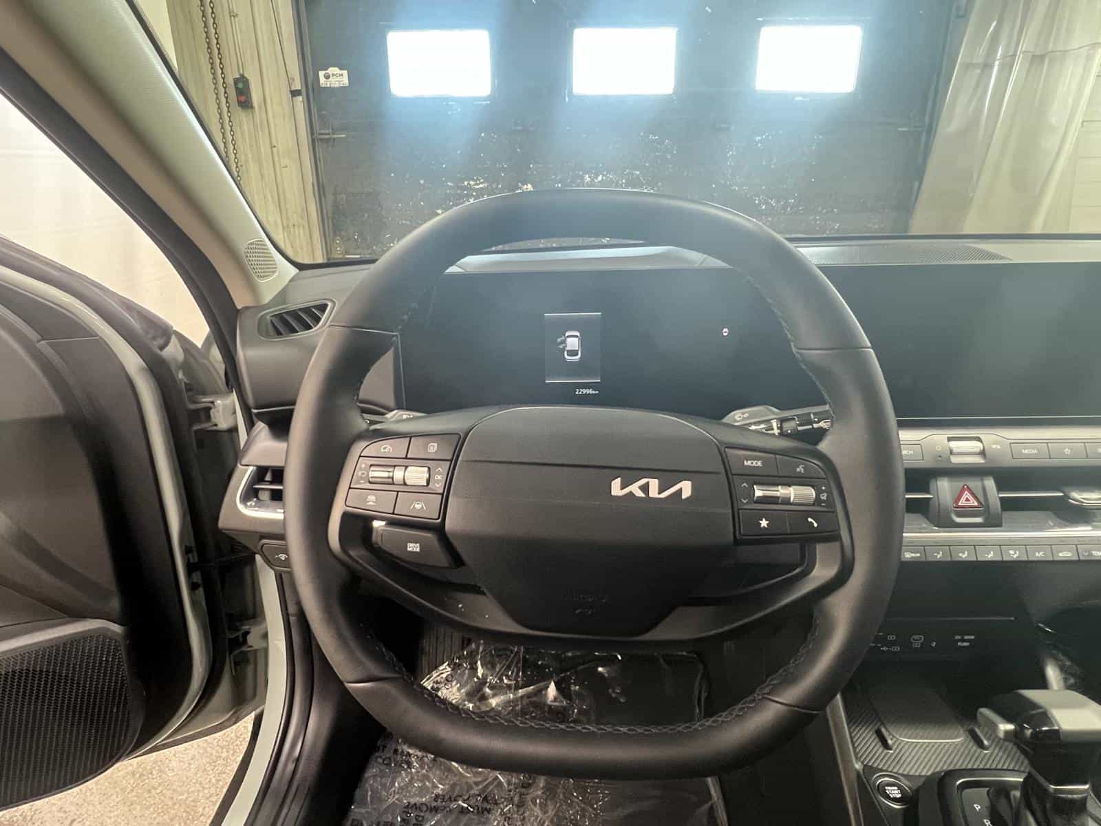 2025 Kia K4 EX + - Image 11