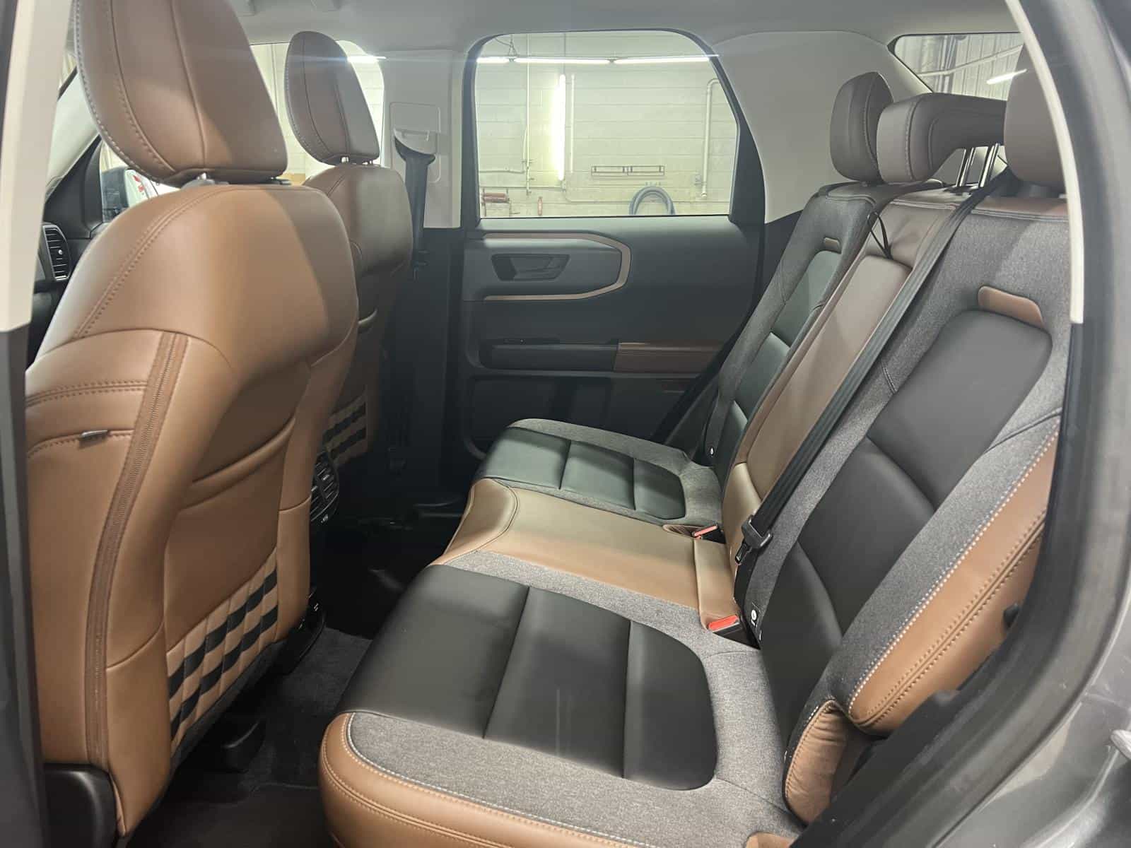 2024 Ford Bronco Outer Banks - Image 10