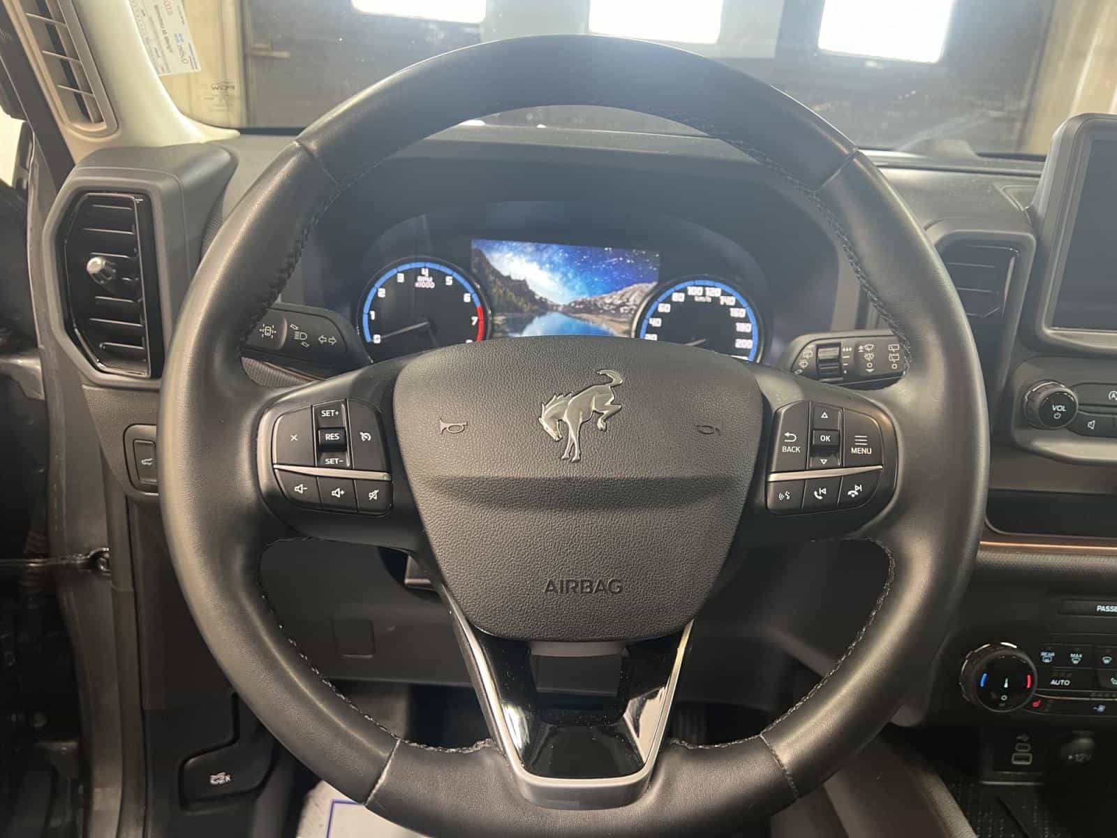 2024 Ford Bronco Outer Banks - Image 15