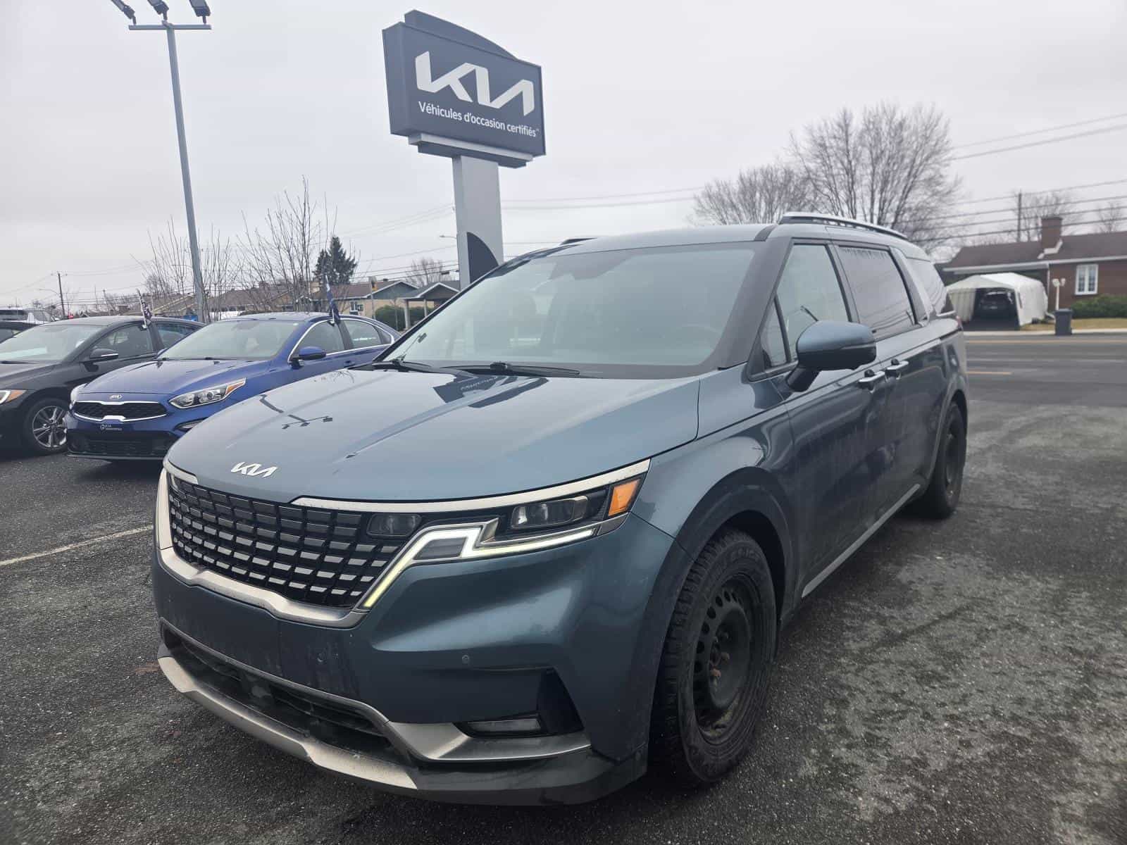 2023 Kia Carnival EX+ - Image 1