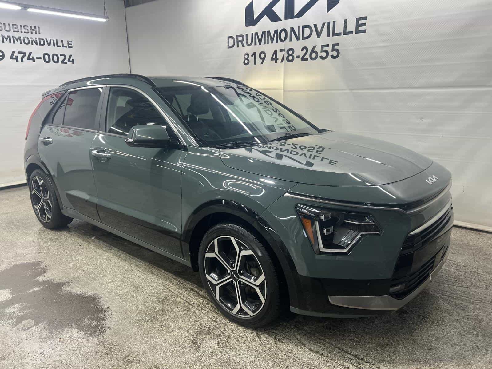 2023 Kia Niro SX - Image 1