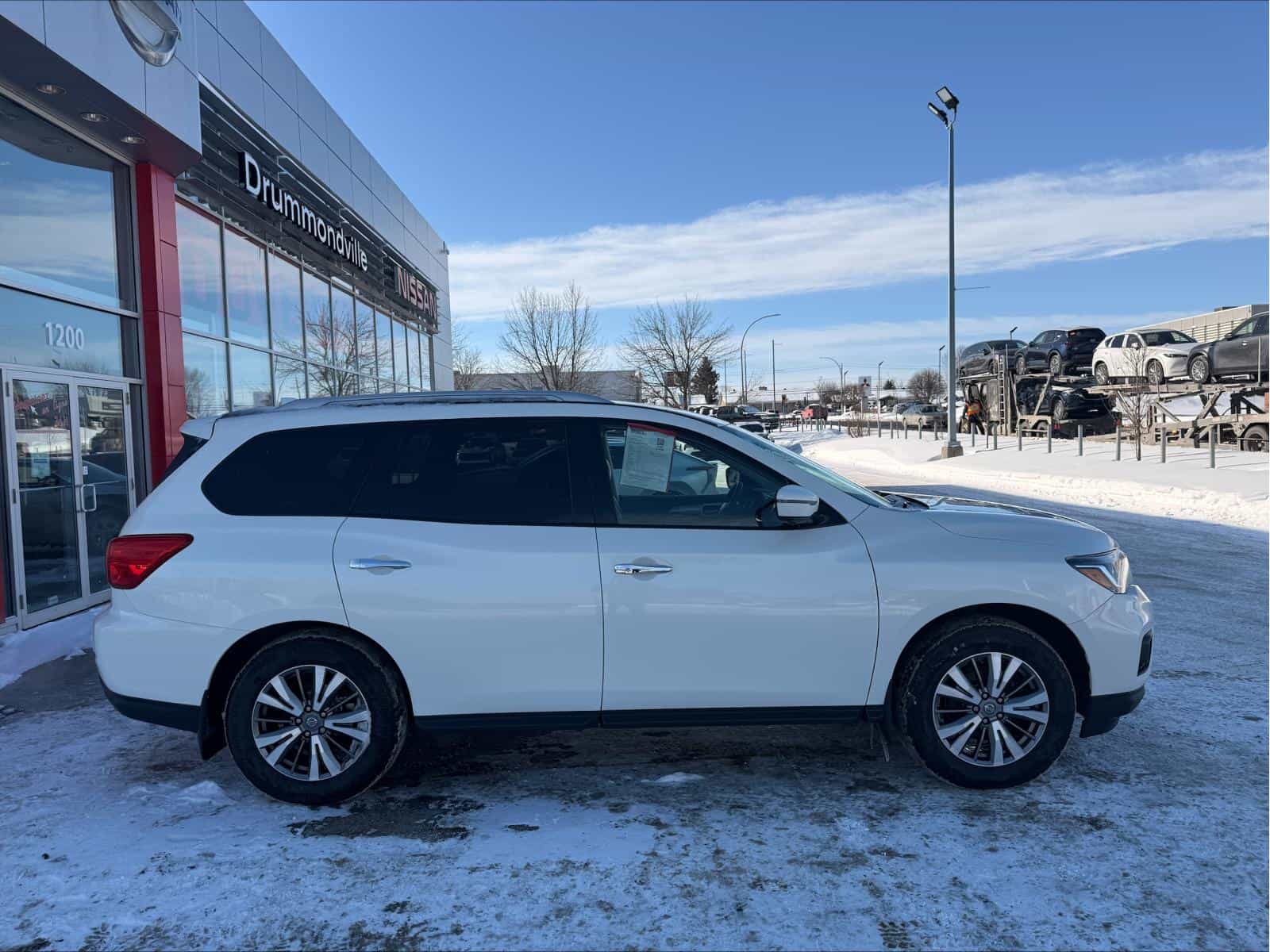 2019 Nissan Pathfinder SL Premium - Image 10