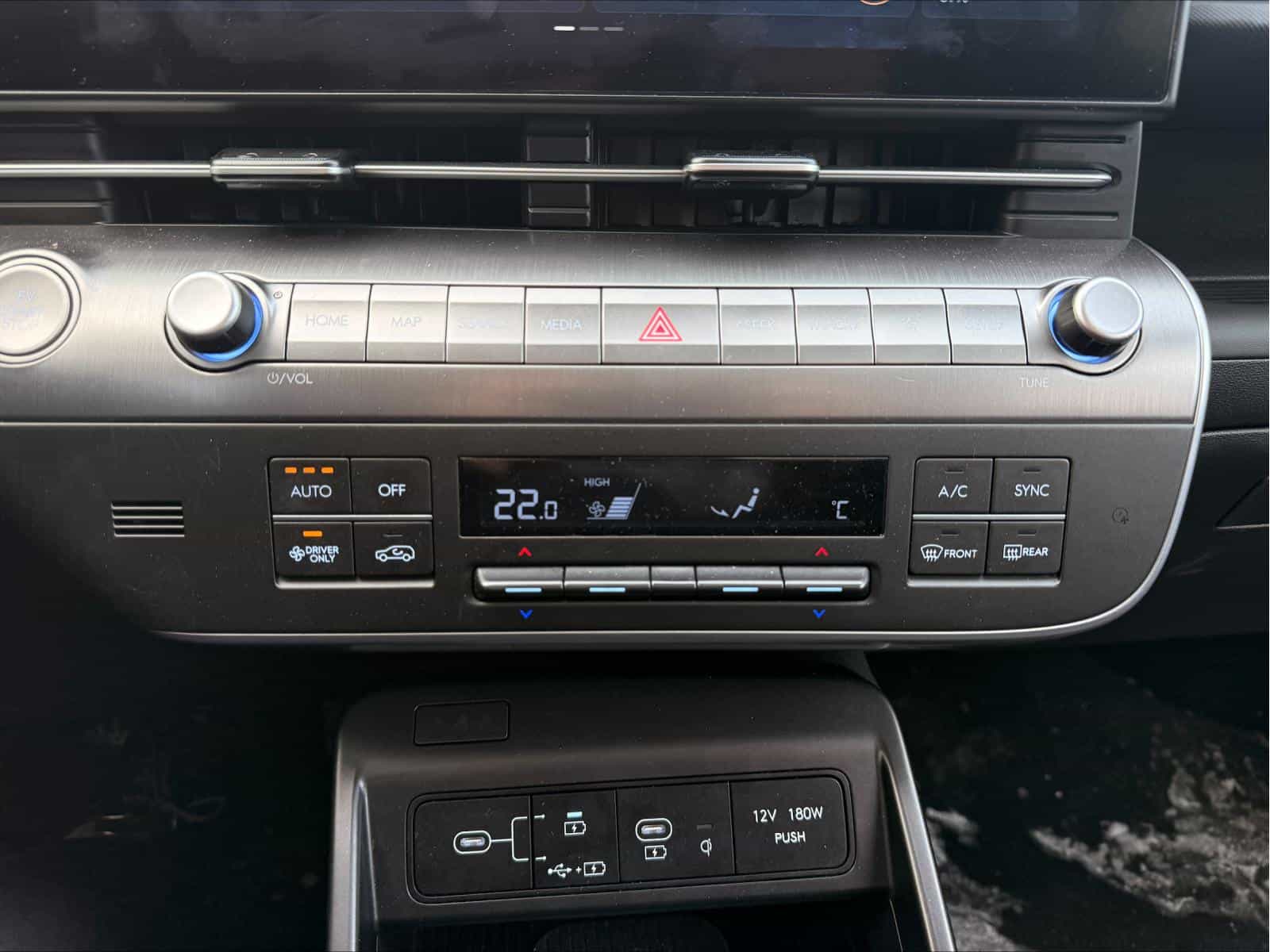 2025 Hyundai Kona EV Preferred - Image 18