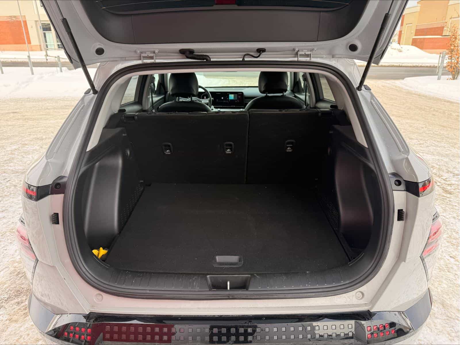 2025 Hyundai Kona EV Preferred - Image 8