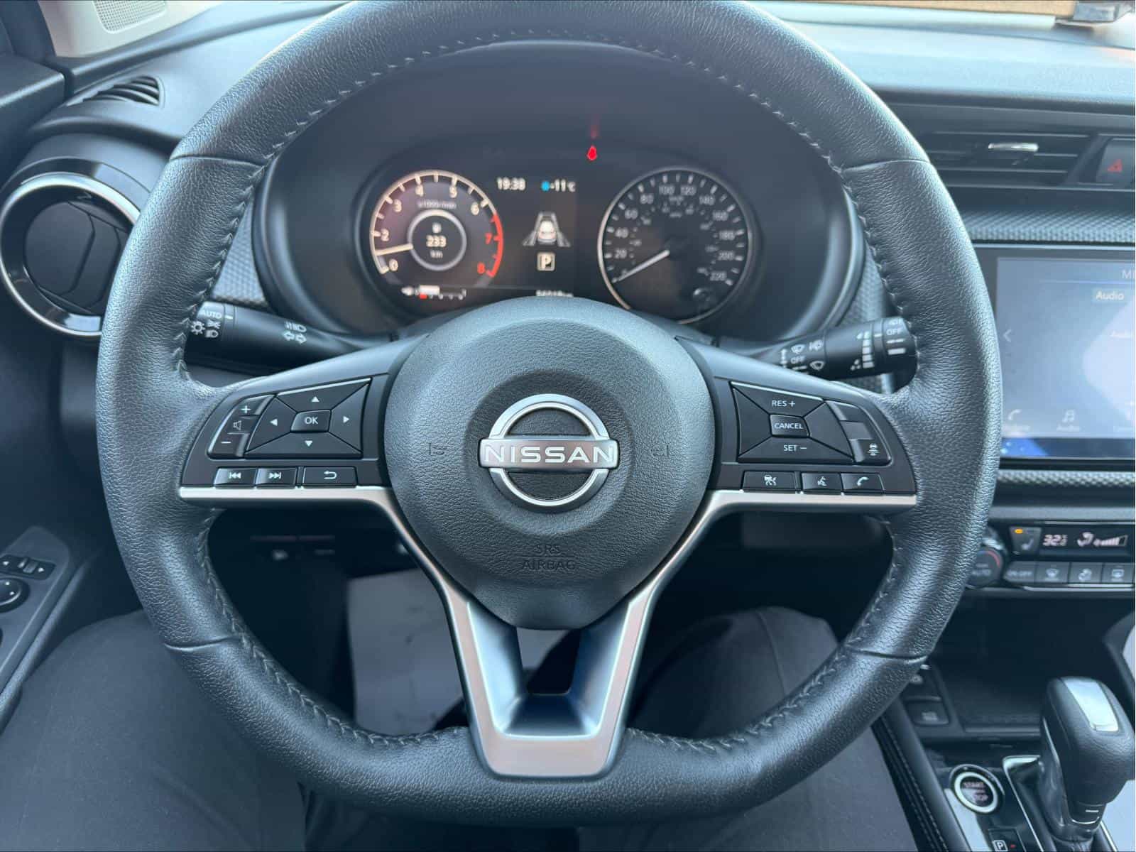 Image 11 Nissan Kicks SV 2023