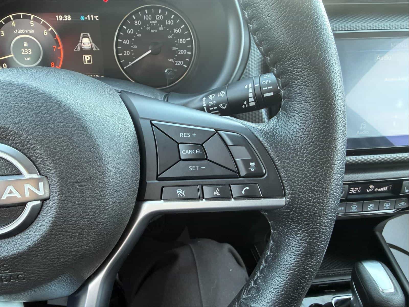 Image 13 Nissan Kicks SV 2023