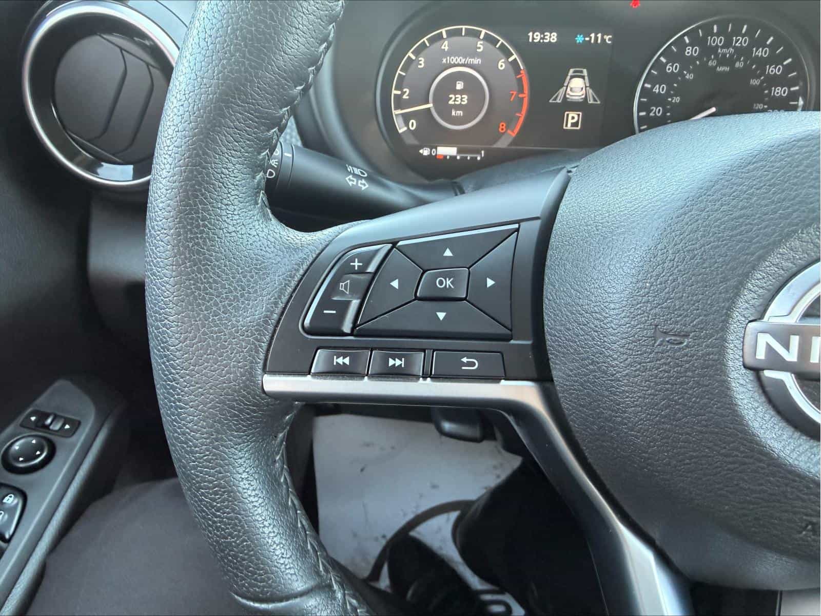 Image 12 Nissan Kicks SV 2023