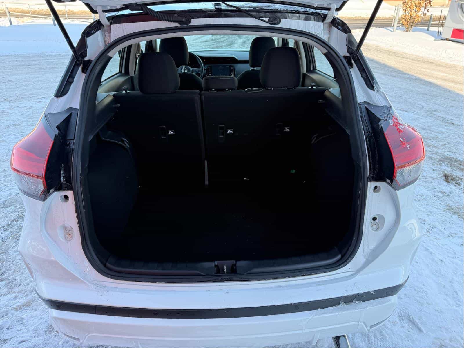 Image 8 Nissan Kicks SV 2023