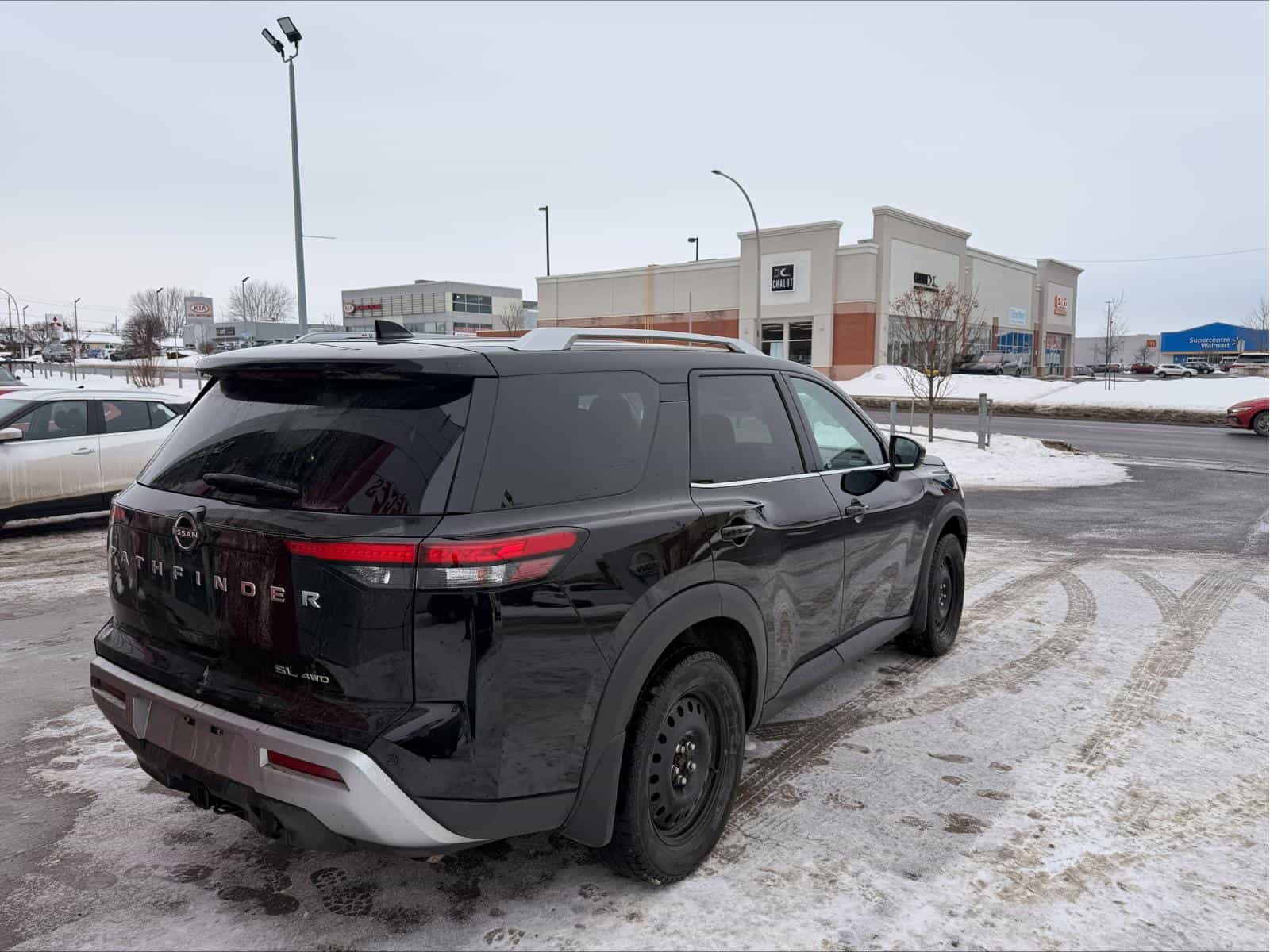 2023 Nissan Pathfinder SL - Image 7