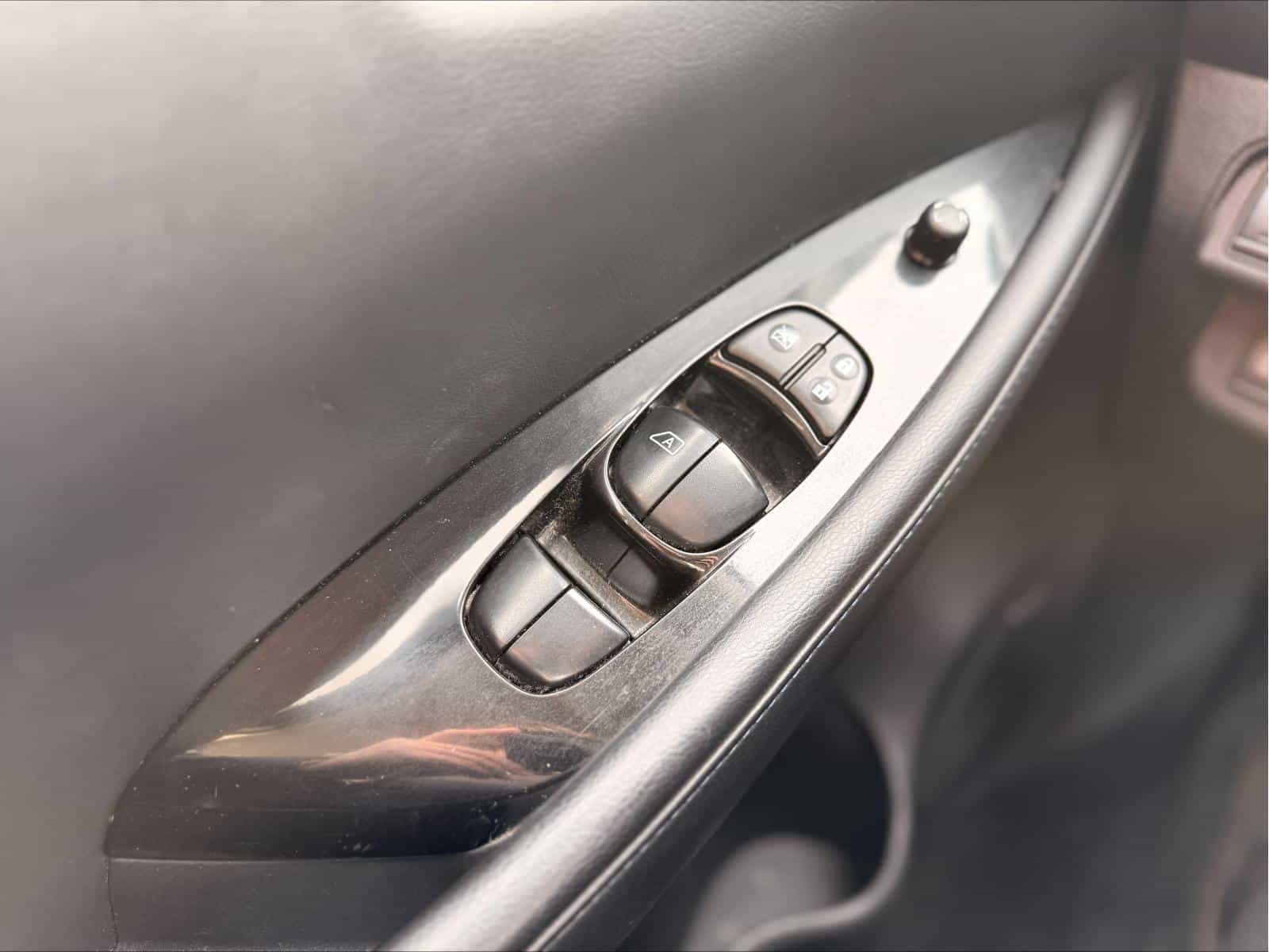 2014 Nissan Leaf SL - Image 19