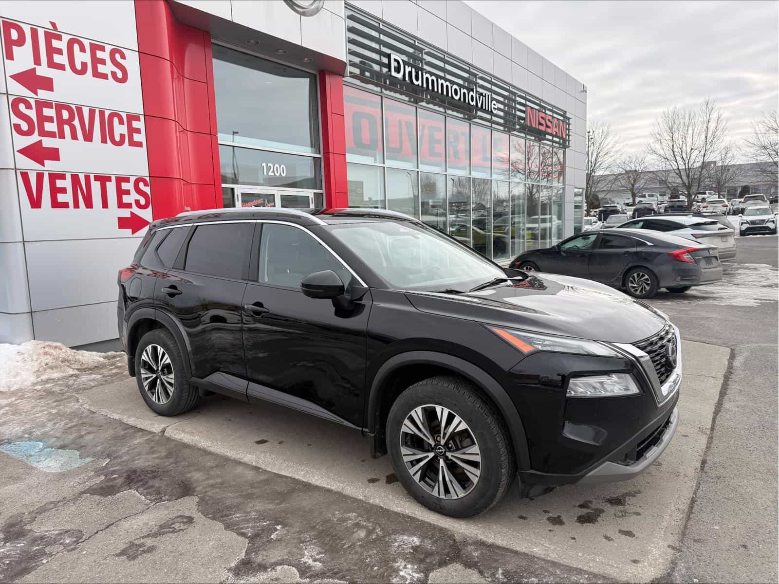 2022 Nissan Rogue SV - Image 1