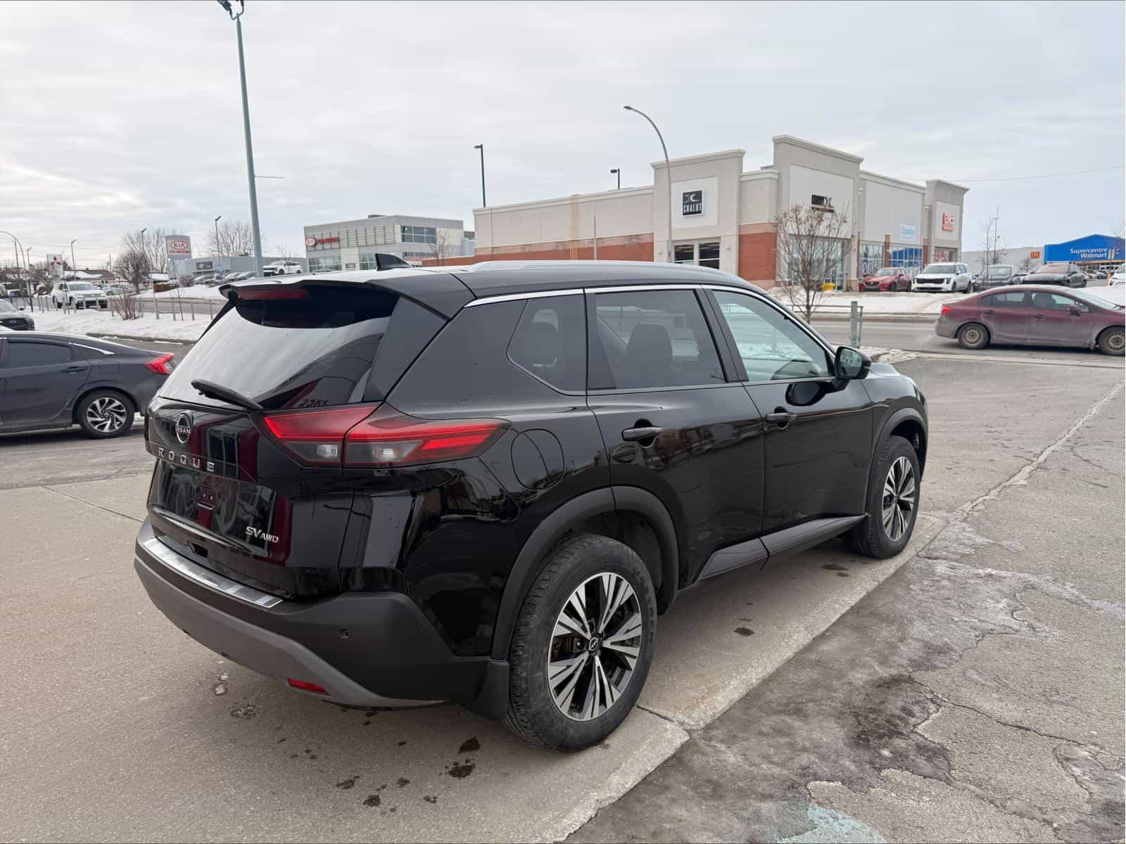 2022 Nissan Rogue SV - Image 2