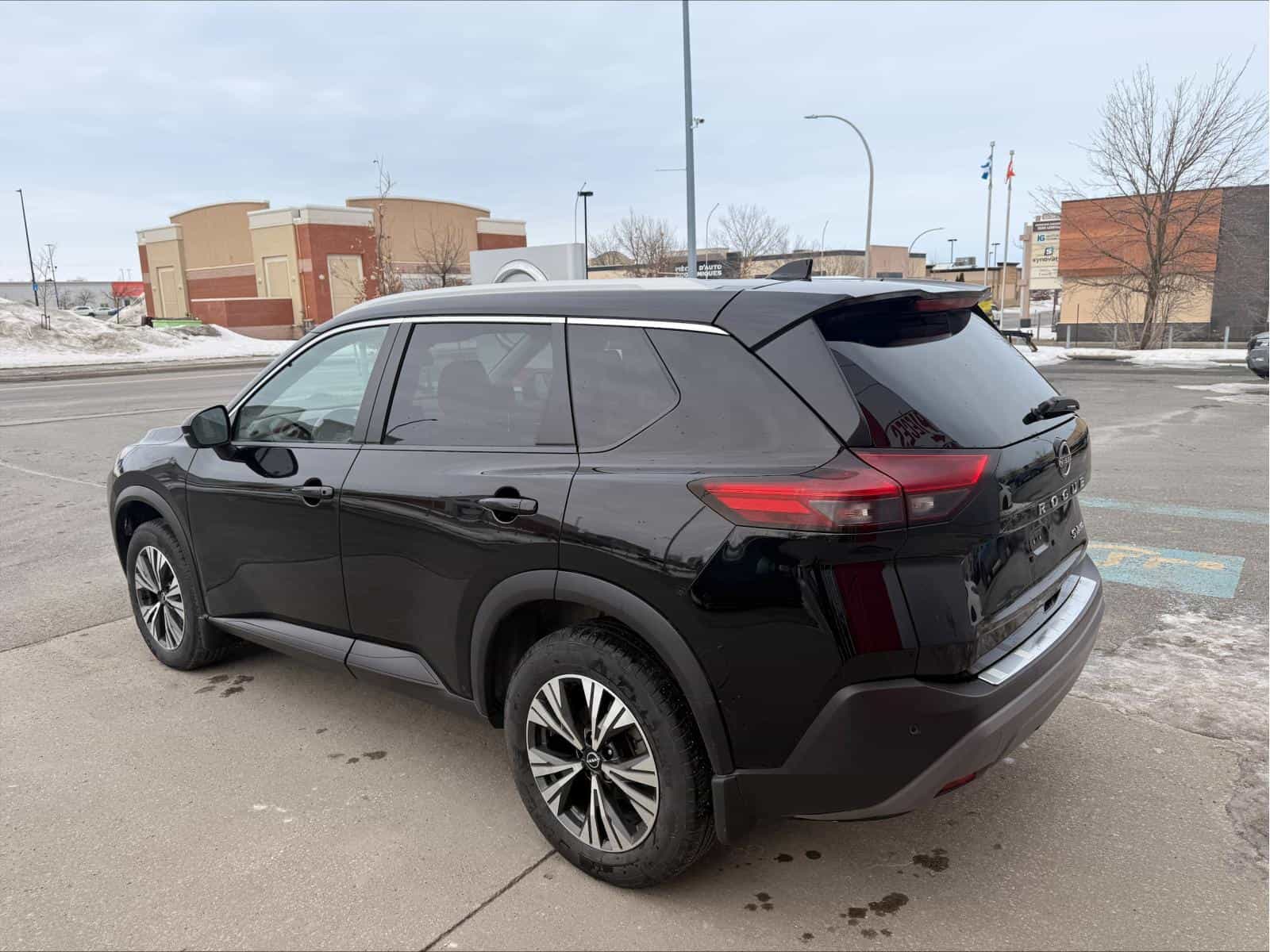 Image 4 Nissan Rogue SV 2022