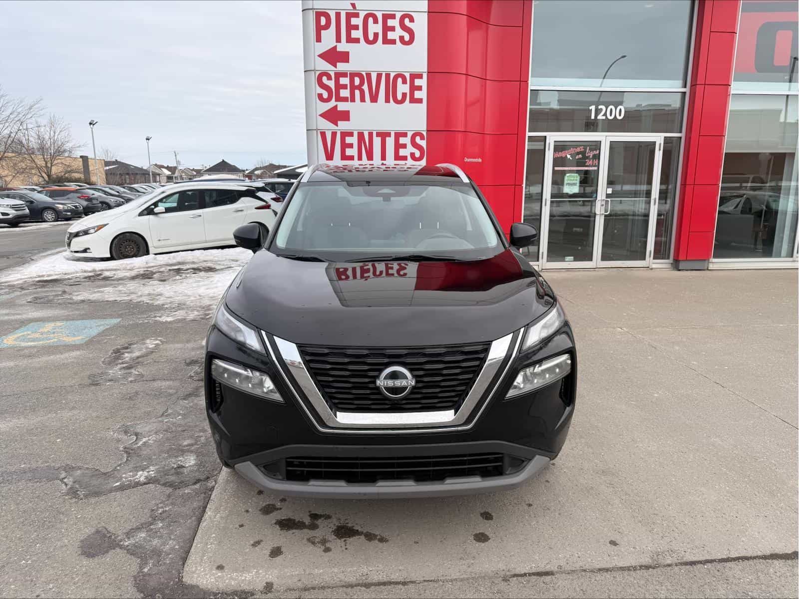 2022 Nissan Rogue SV - Image 8