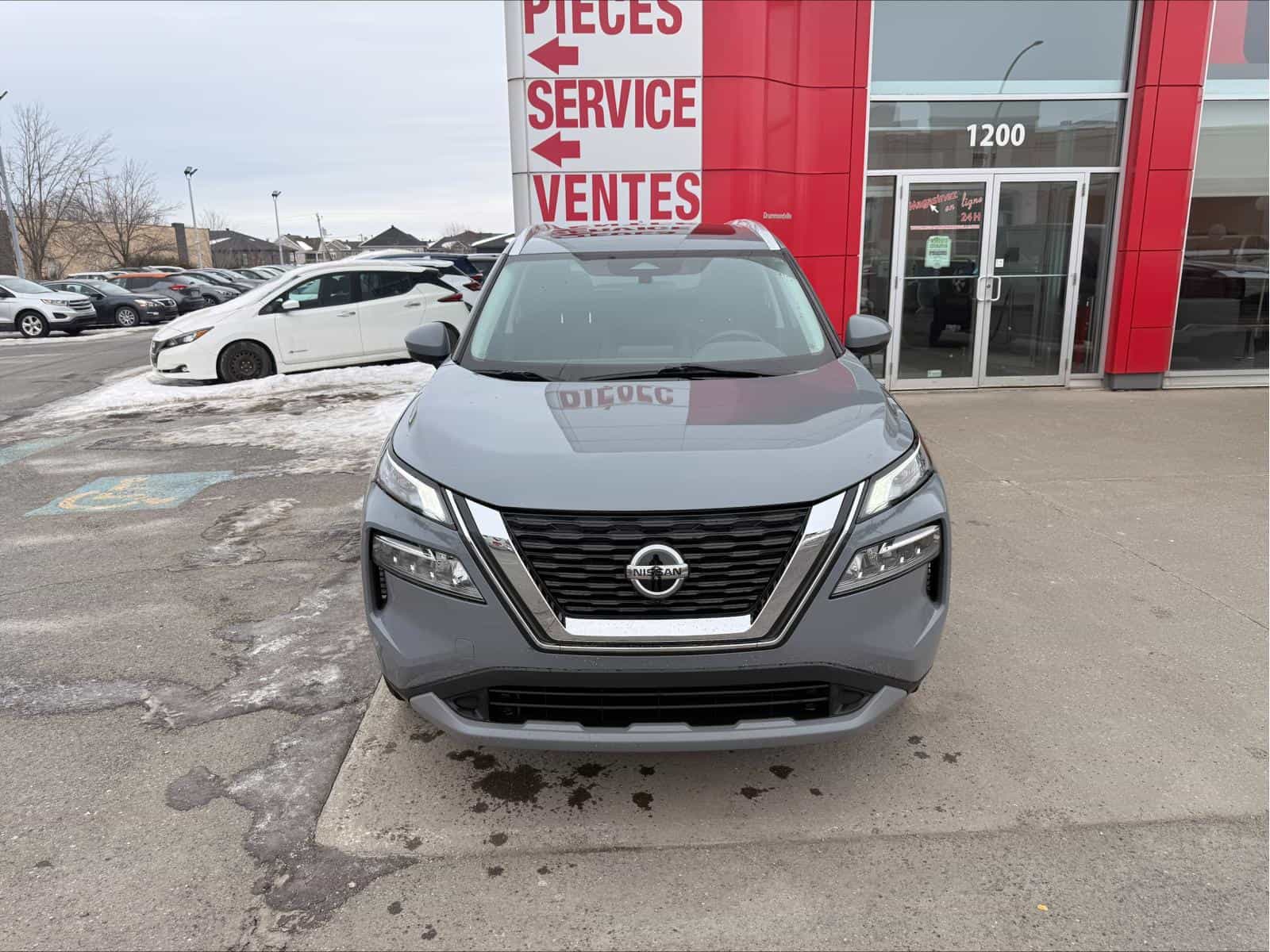 Image 3 Nissan Rogue SV 2021