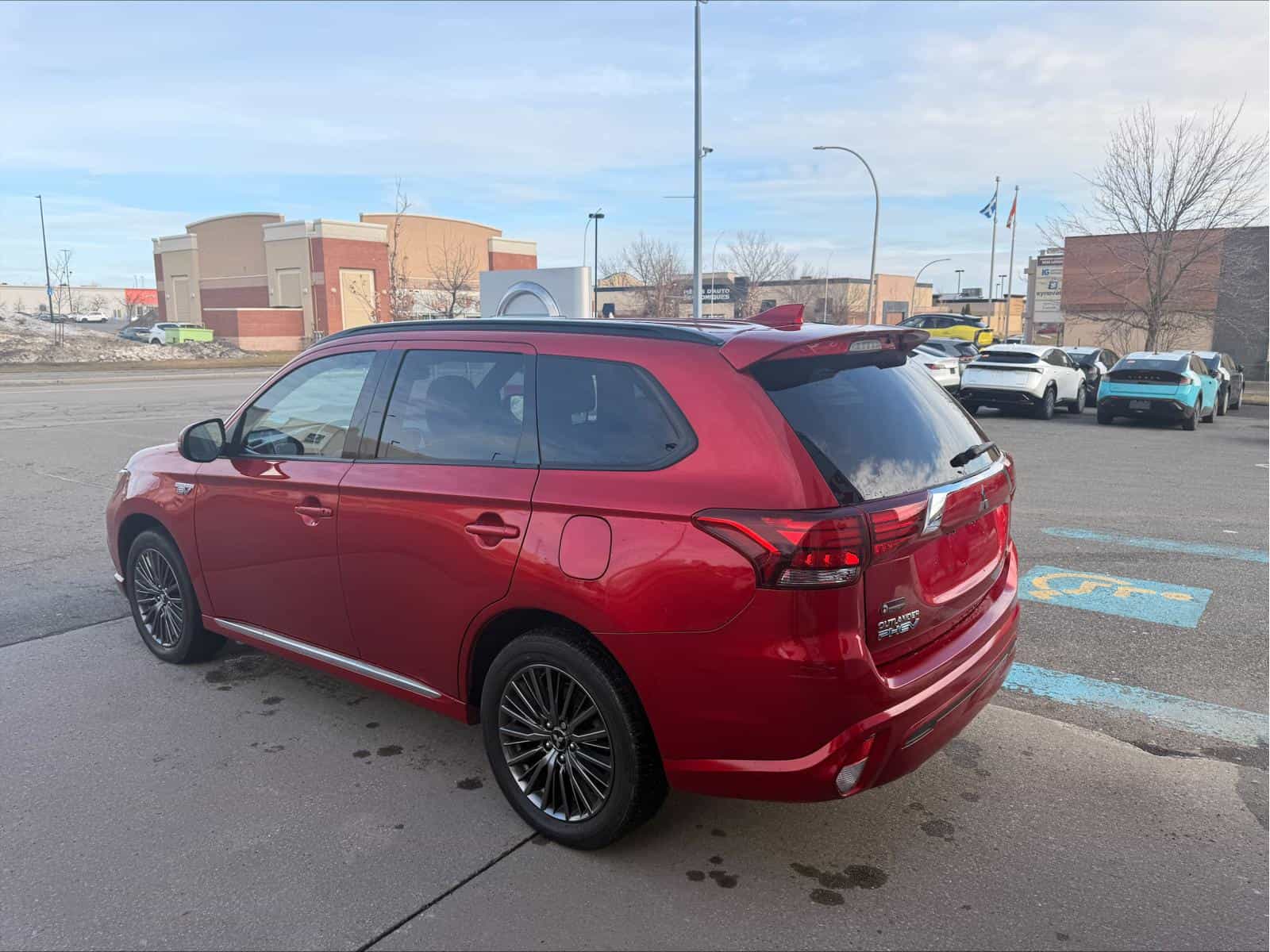 2022 Mitsubishi Outlander Black Edition - Image 4