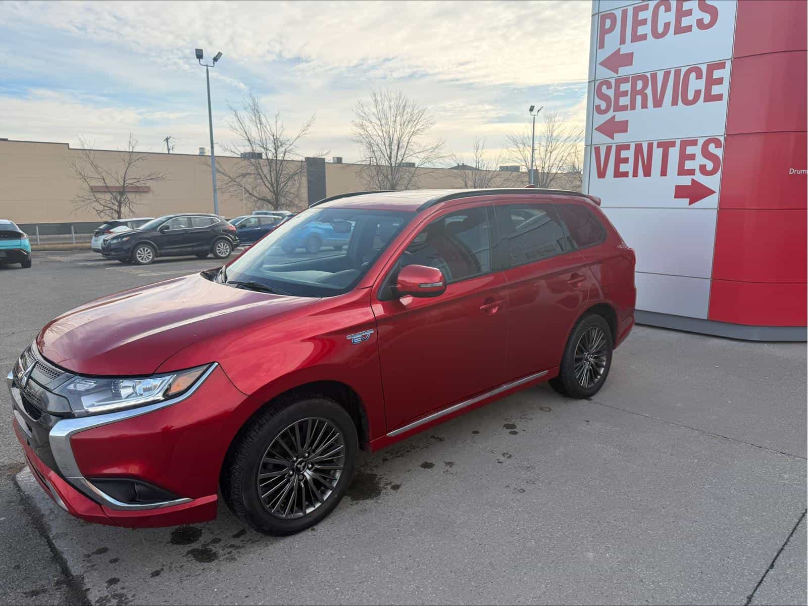 2022 Mitsubishi Outlander Black Edition - Image 3