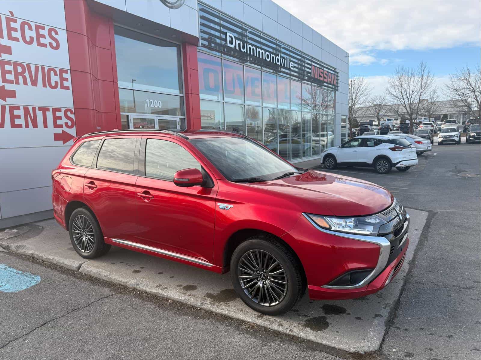 2022 Mitsubishi Outlander Black Edition - Image 1