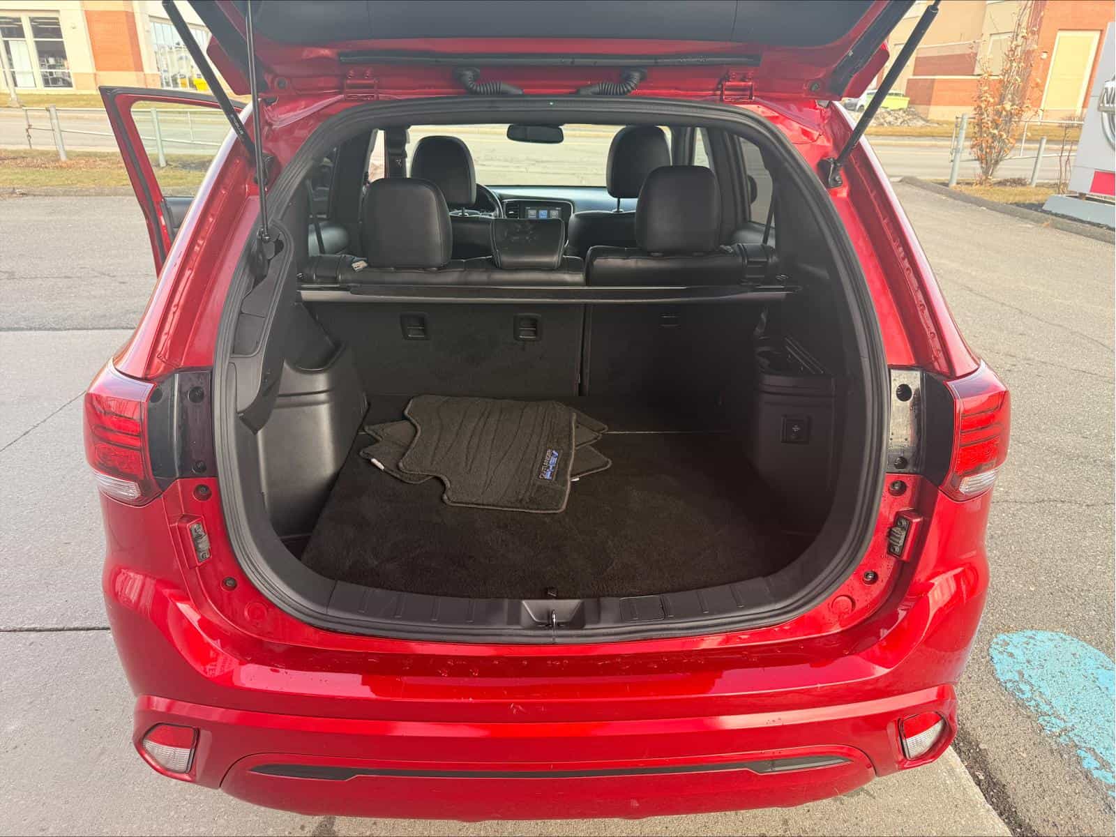 2022 Mitsubishi Outlander Black Edition - Image 6