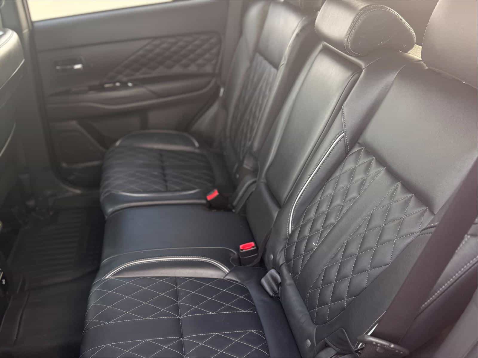 2022 Mitsubishi Outlander Black Edition - Image 18