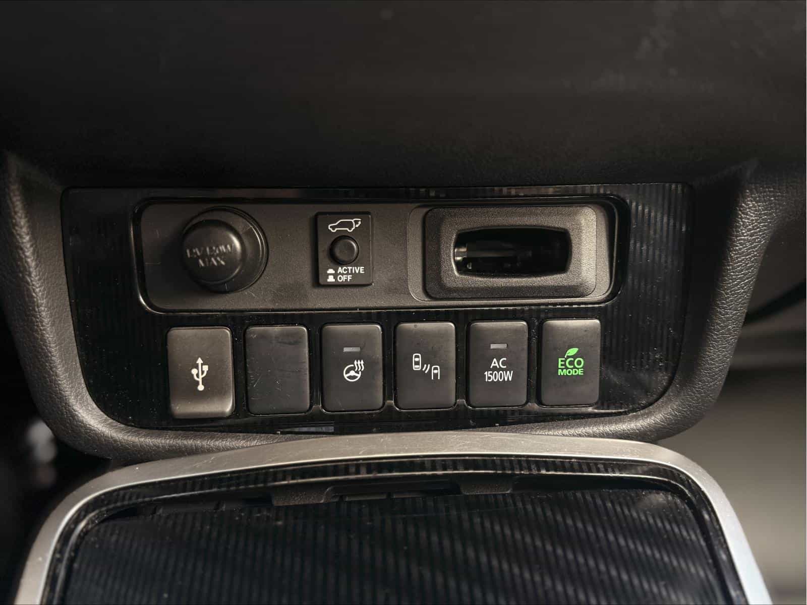 2022 Mitsubishi Outlander Black Edition - Image 16