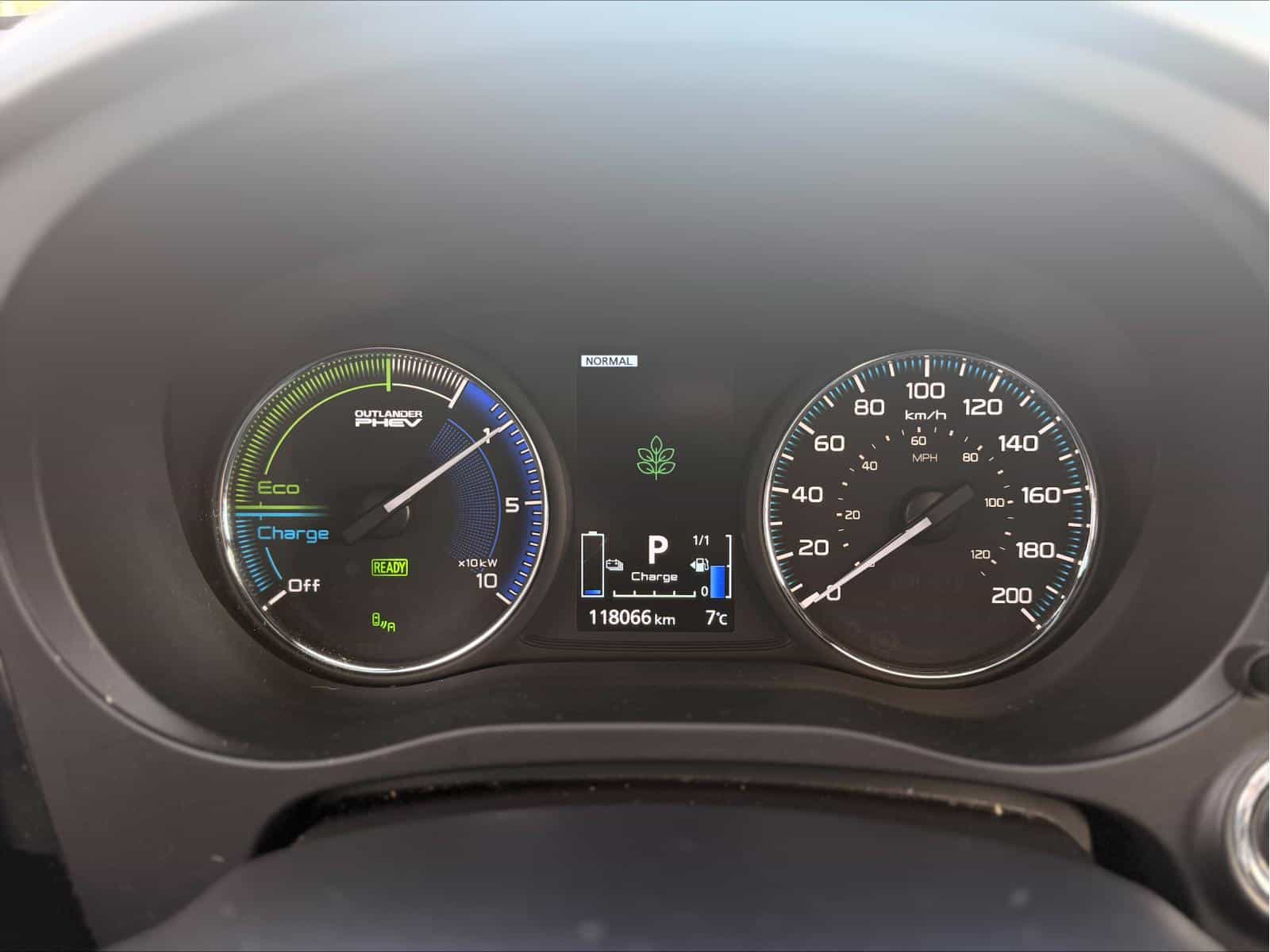 2022 Mitsubishi Outlander Black Edition - Image 12