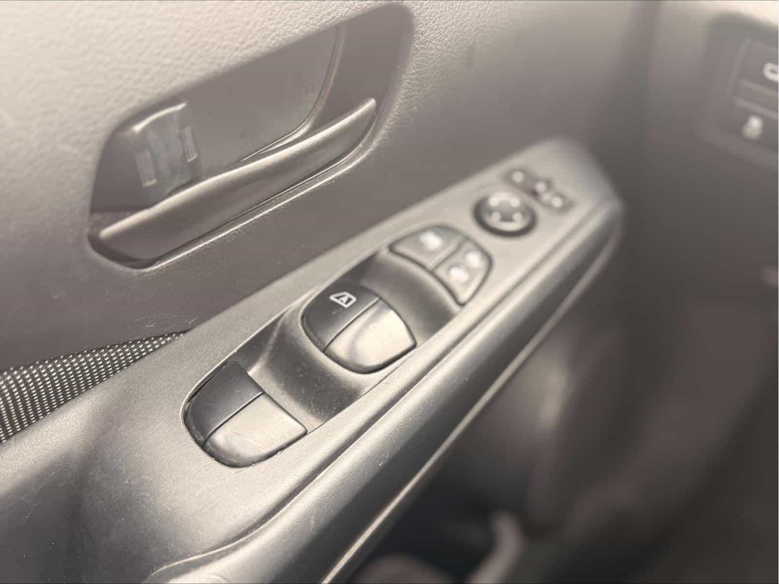 2020 Nissan Kicks S - Image 13