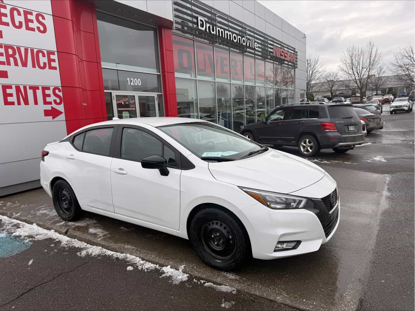 2022 Nissan Versa SR - Image 1