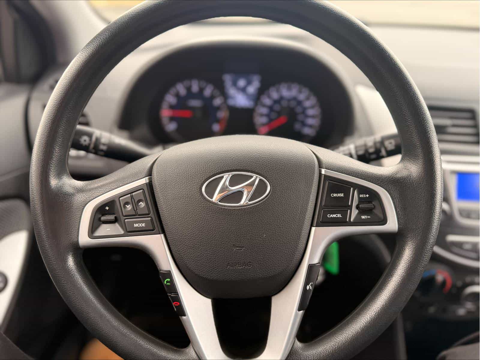 Image 9 Hyundai Accent GL 2014