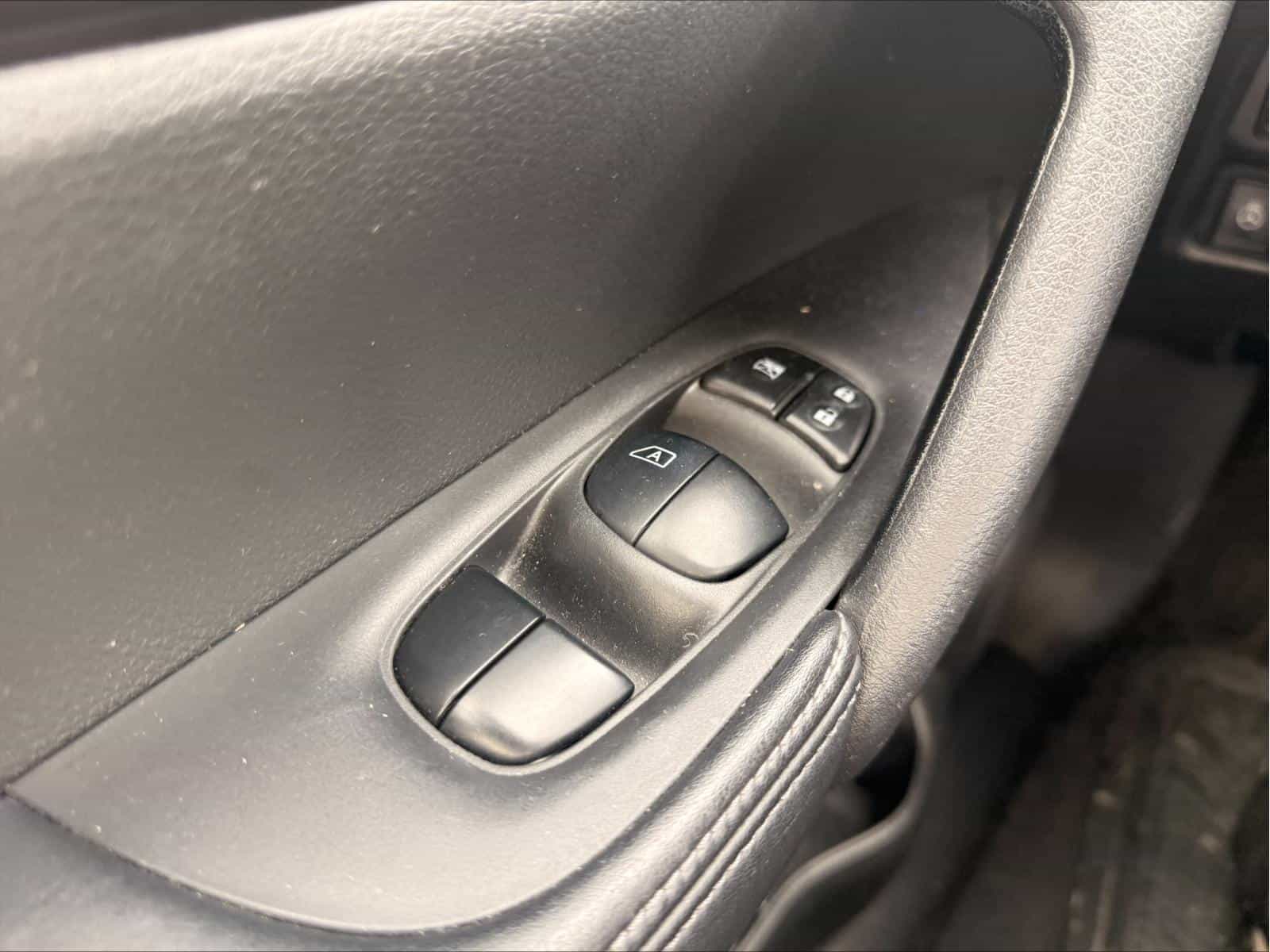 Image 14 Nissan Rogue SV 2018