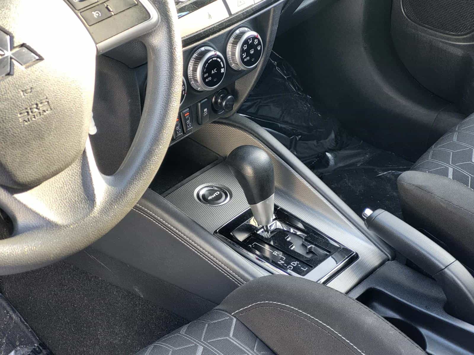 2024 Mitsubishi RVR ES - Image 13