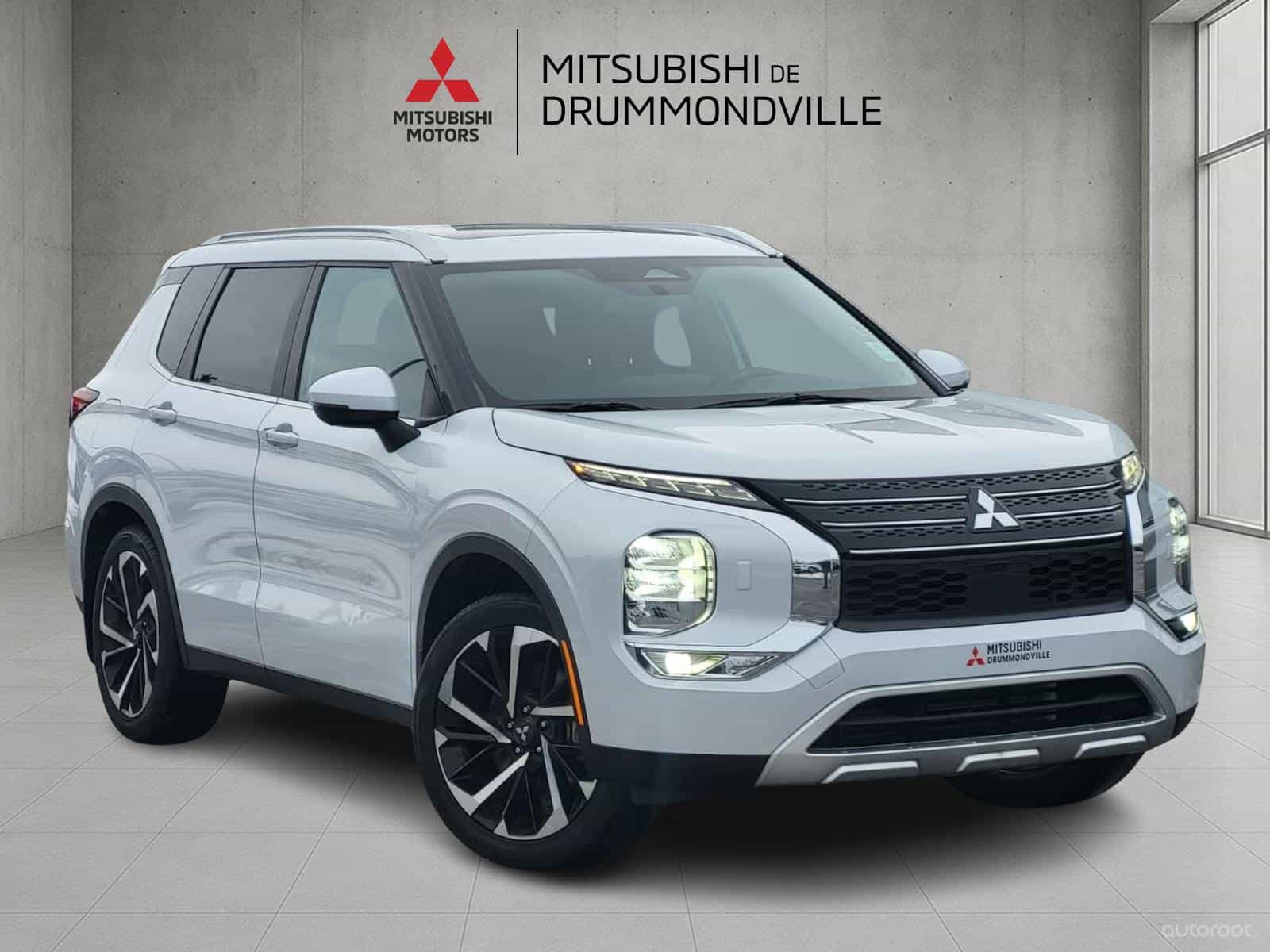 2024 Mitsubishi Outlander SEL - Image 1