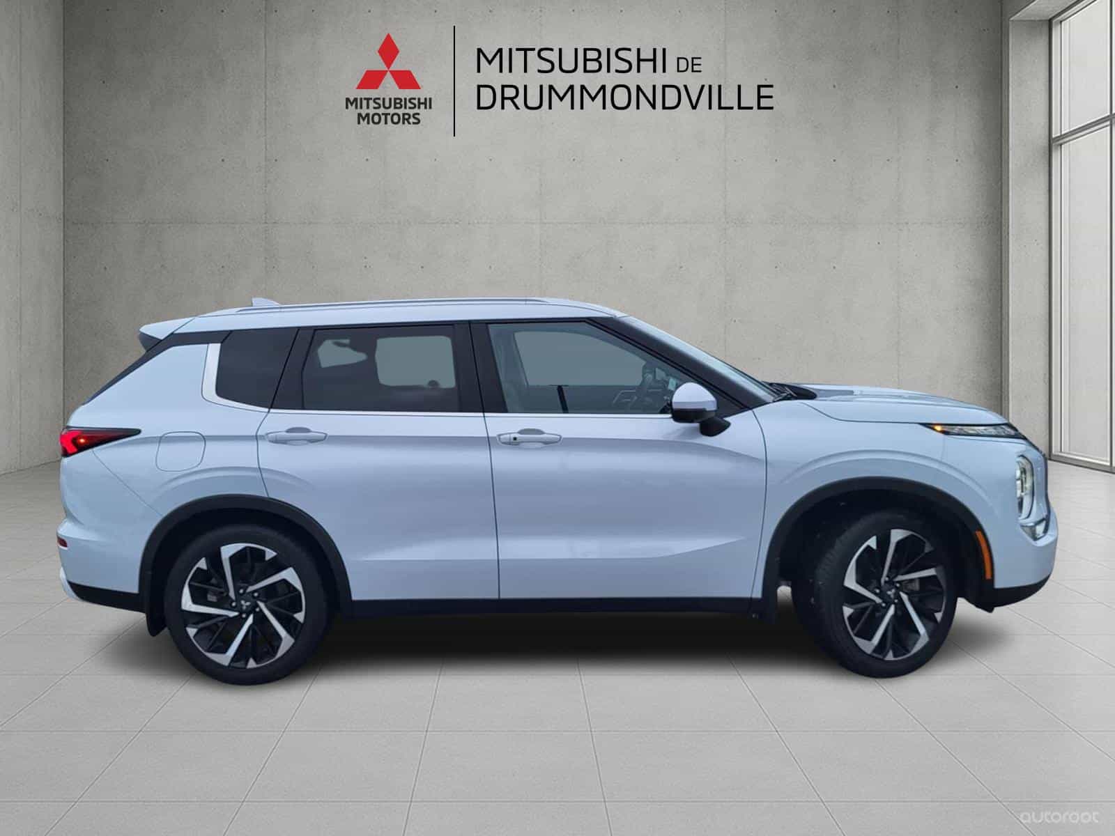 Image 2 Mitsubishi Outlander SEL 2024