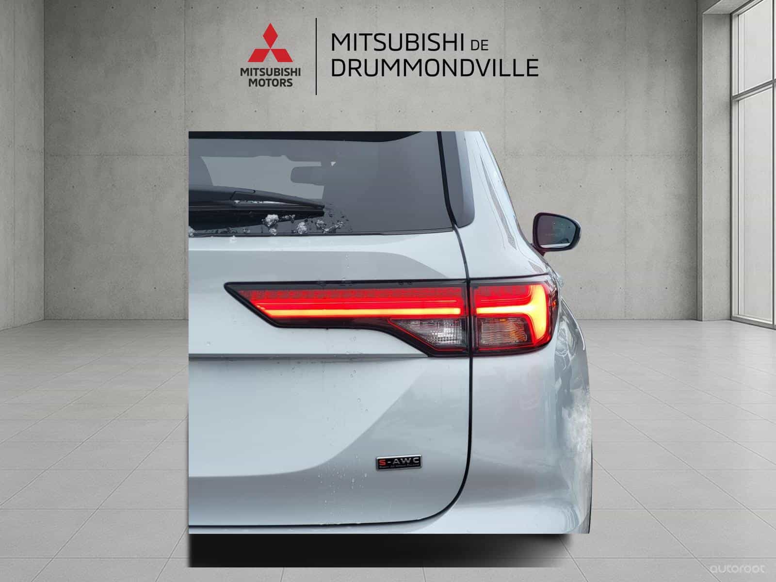 2024 Mitsubishi Outlander SEL - Image 4