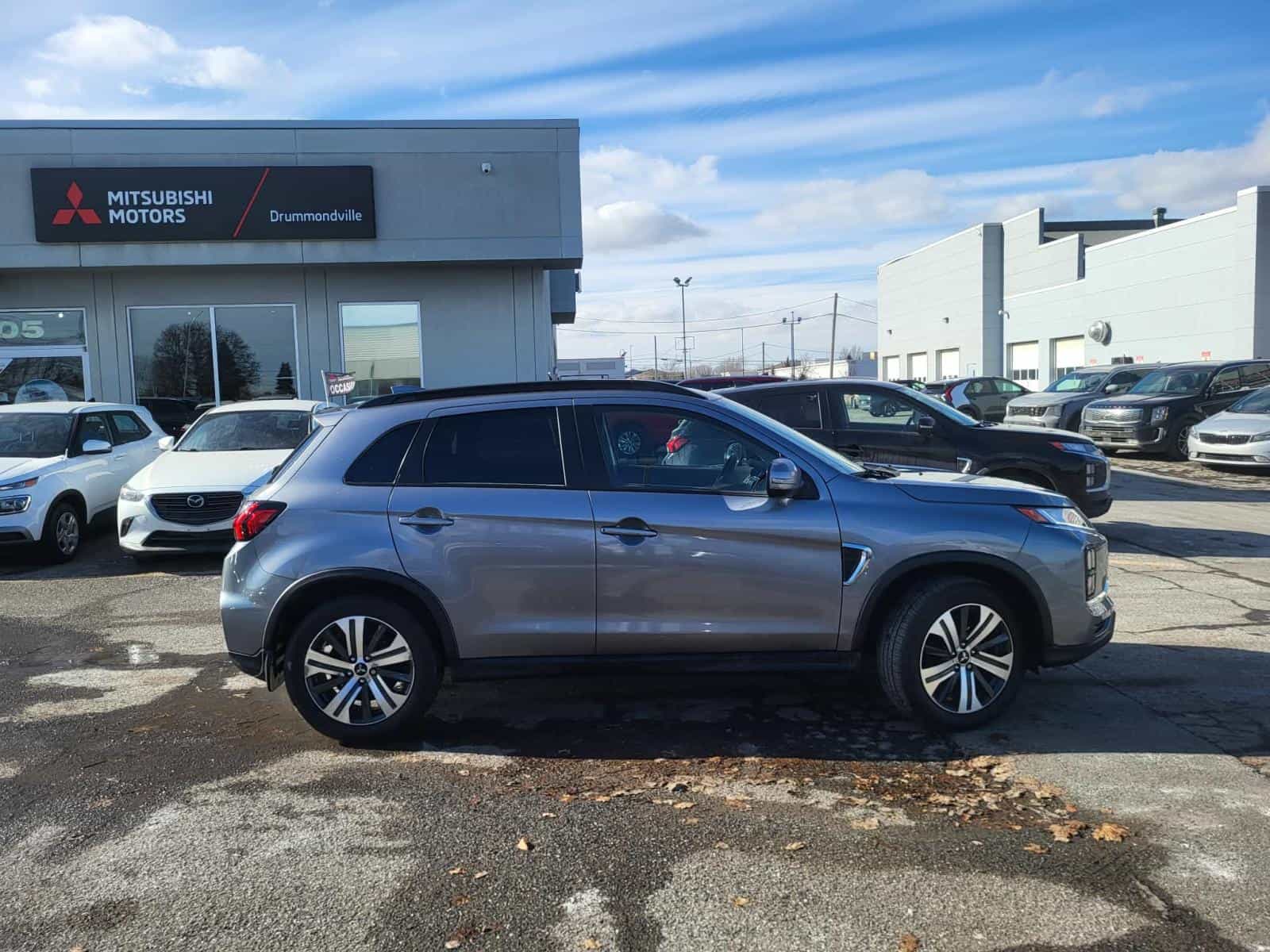 2022 Mitsubishi RVR SEL - Image 2