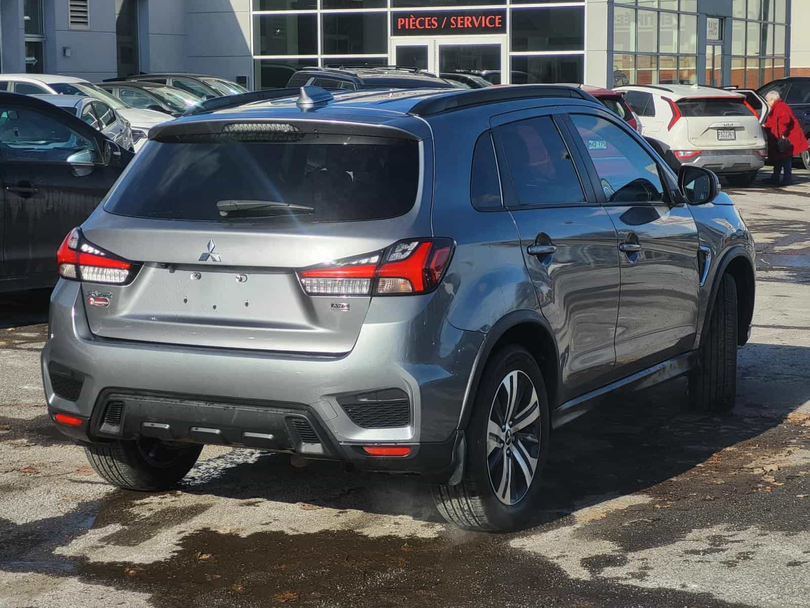 2022 Mitsubishi RVR SEL - Image 3