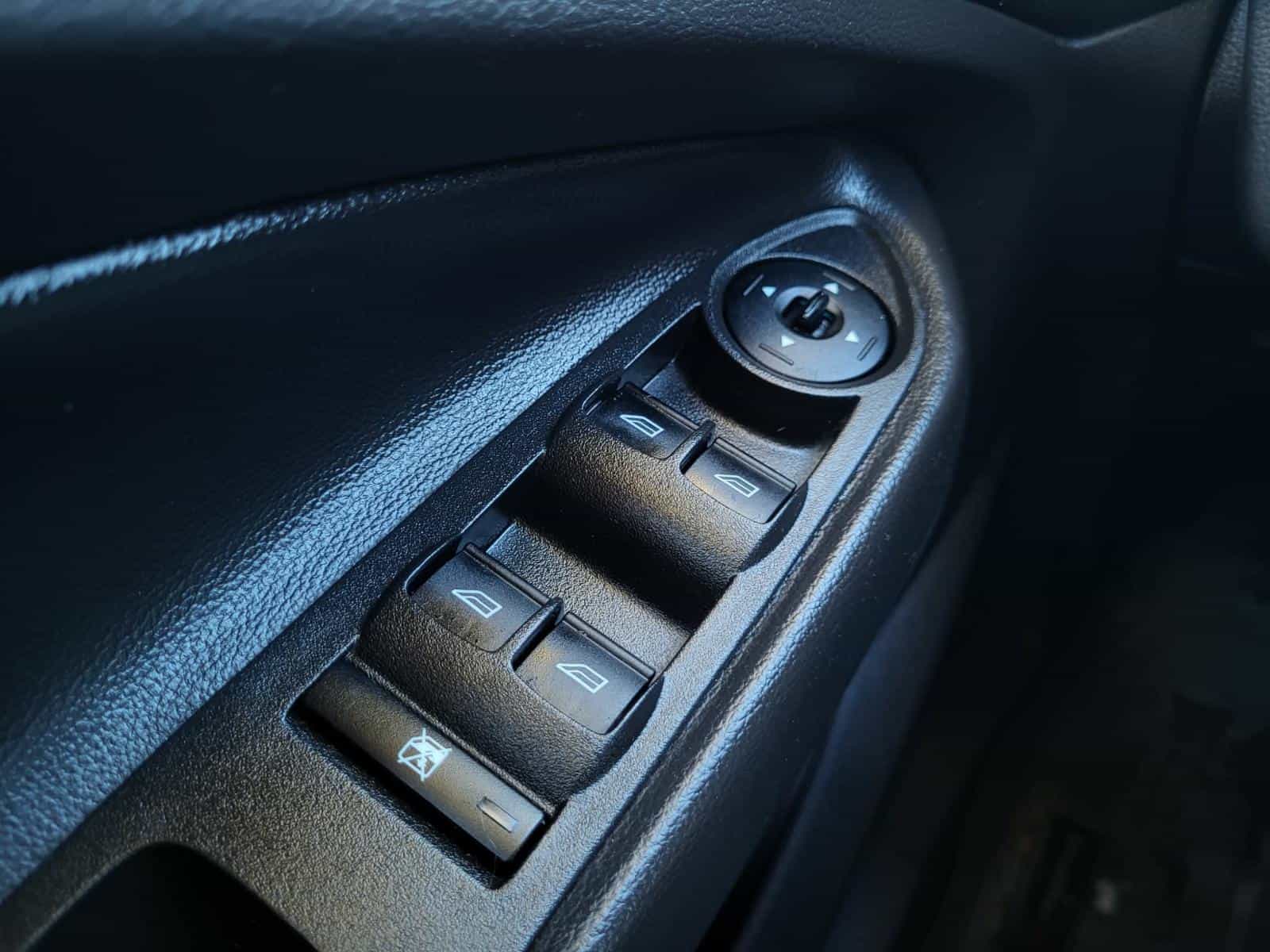 Image 18 Ford Escape S 2017