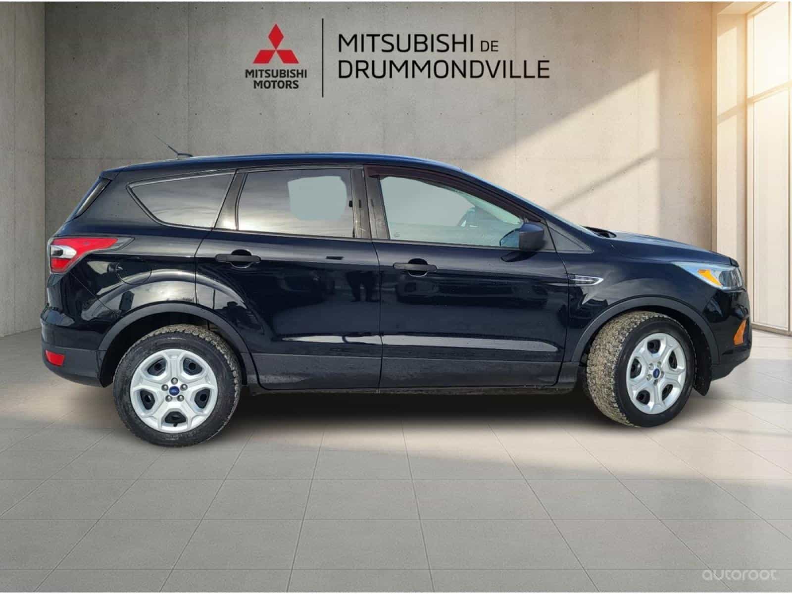 Image 2 Ford Escape S 2017