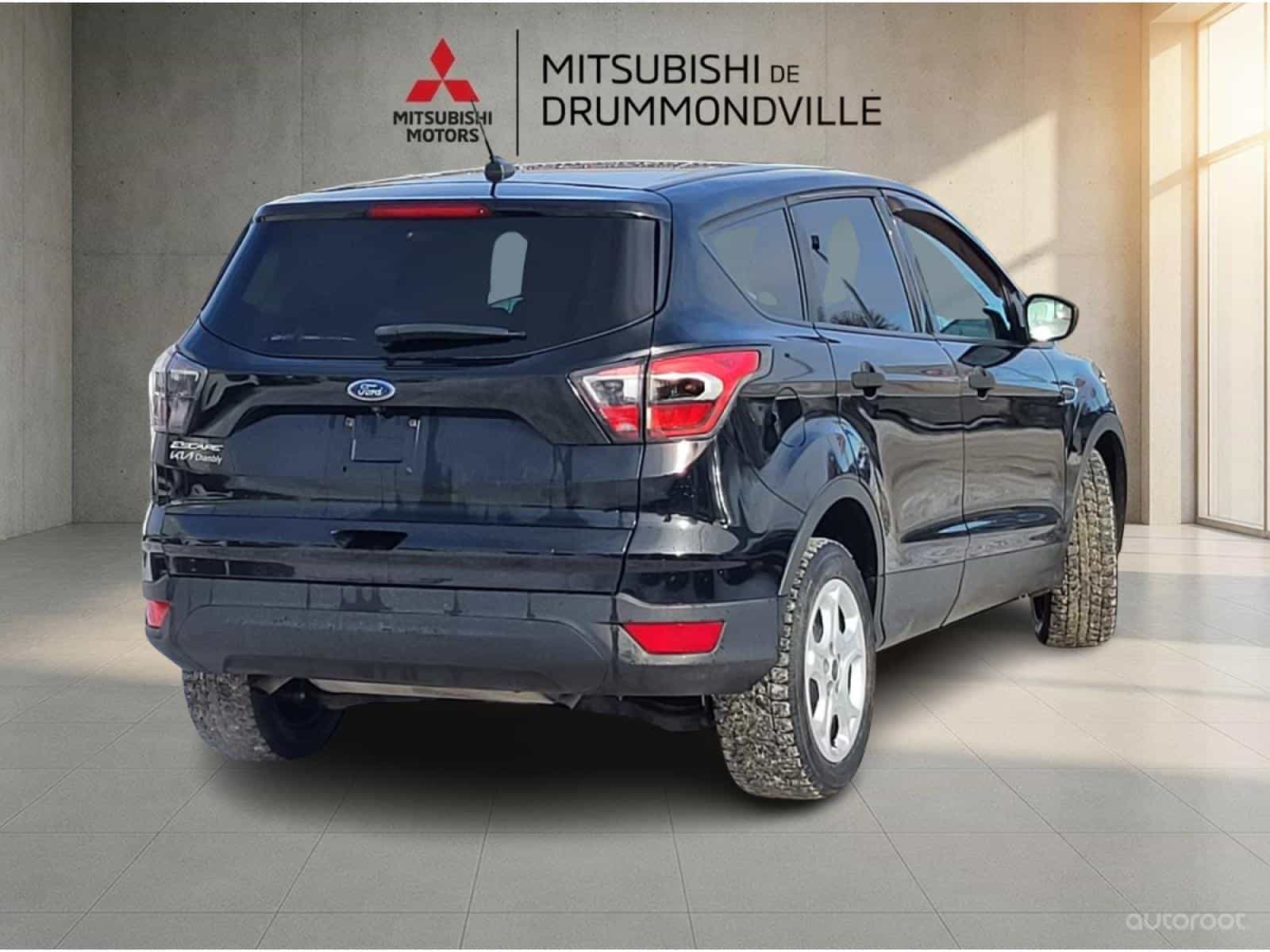 Image 3 Ford Escape S 2017