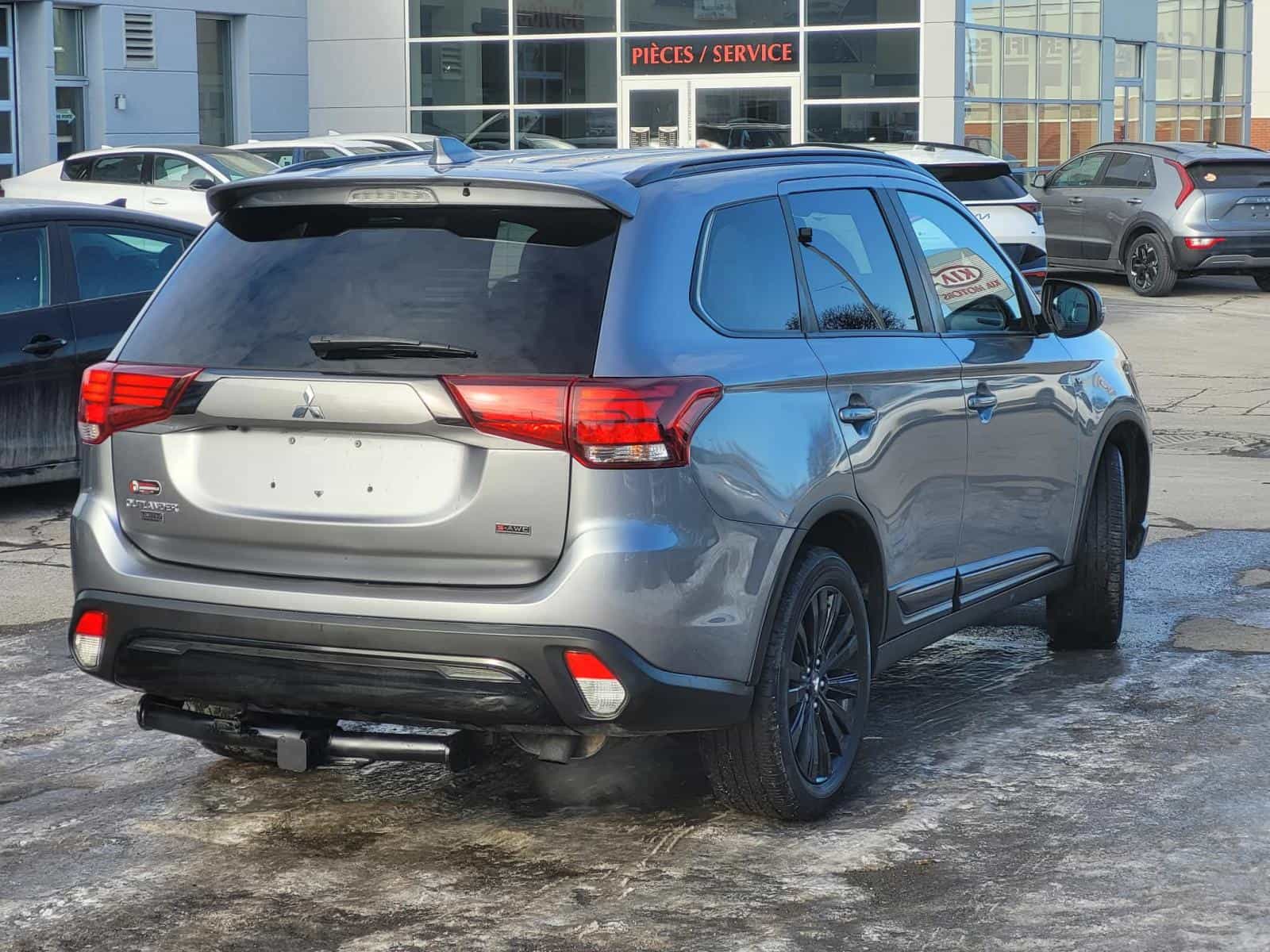 2020 Mitsubishi Outlander Limited Edition - Image 3