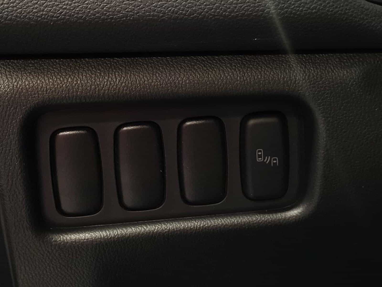 2025 Mitsubishi RVR SE - Image 11