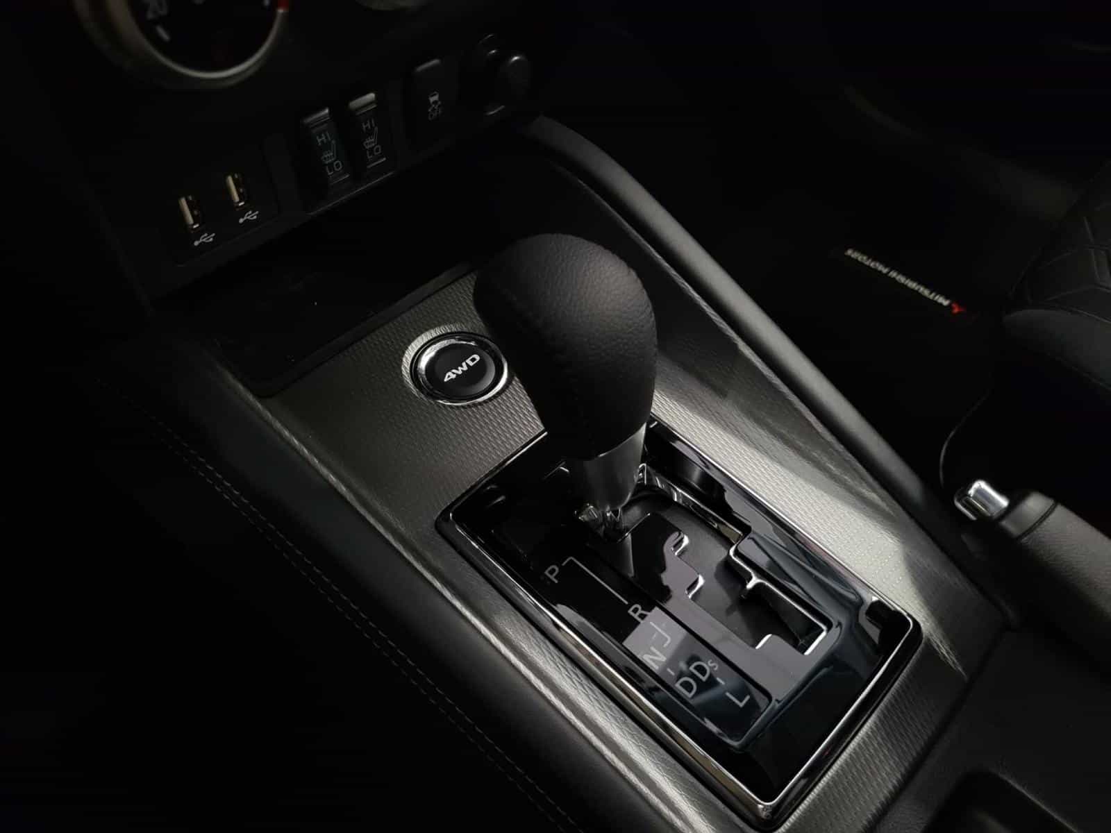 2025 Mitsubishi RVR SE - Image 8