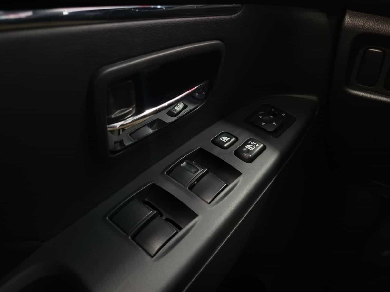 2025 Mitsubishi RVR SE - Image 10