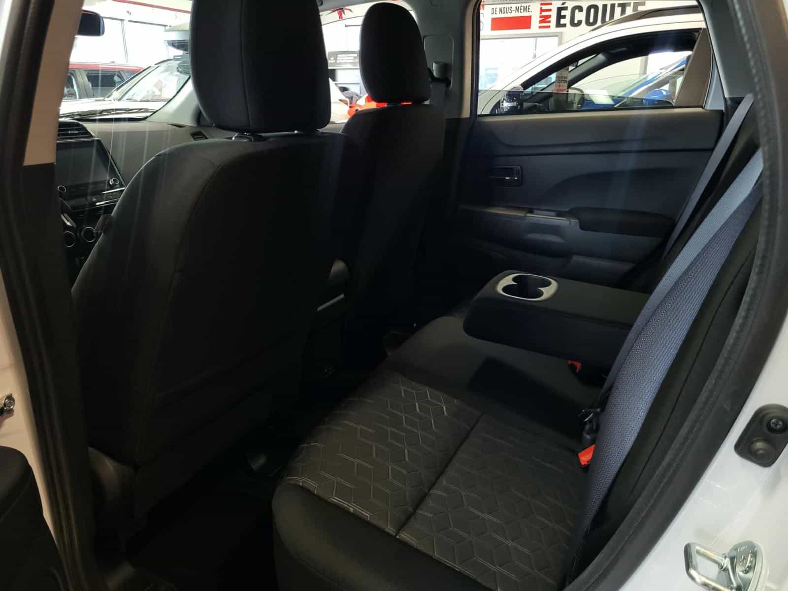 2025 Mitsubishi RVR SE - Image 13