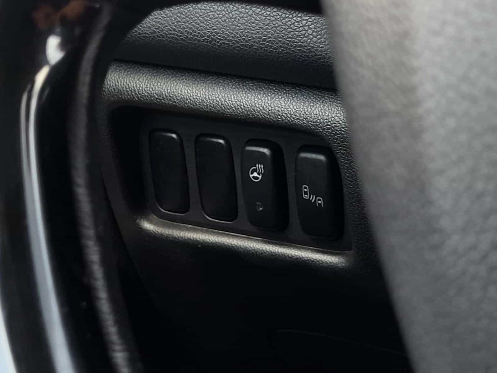 2023 Mitsubishi RVR SEL - Image 10