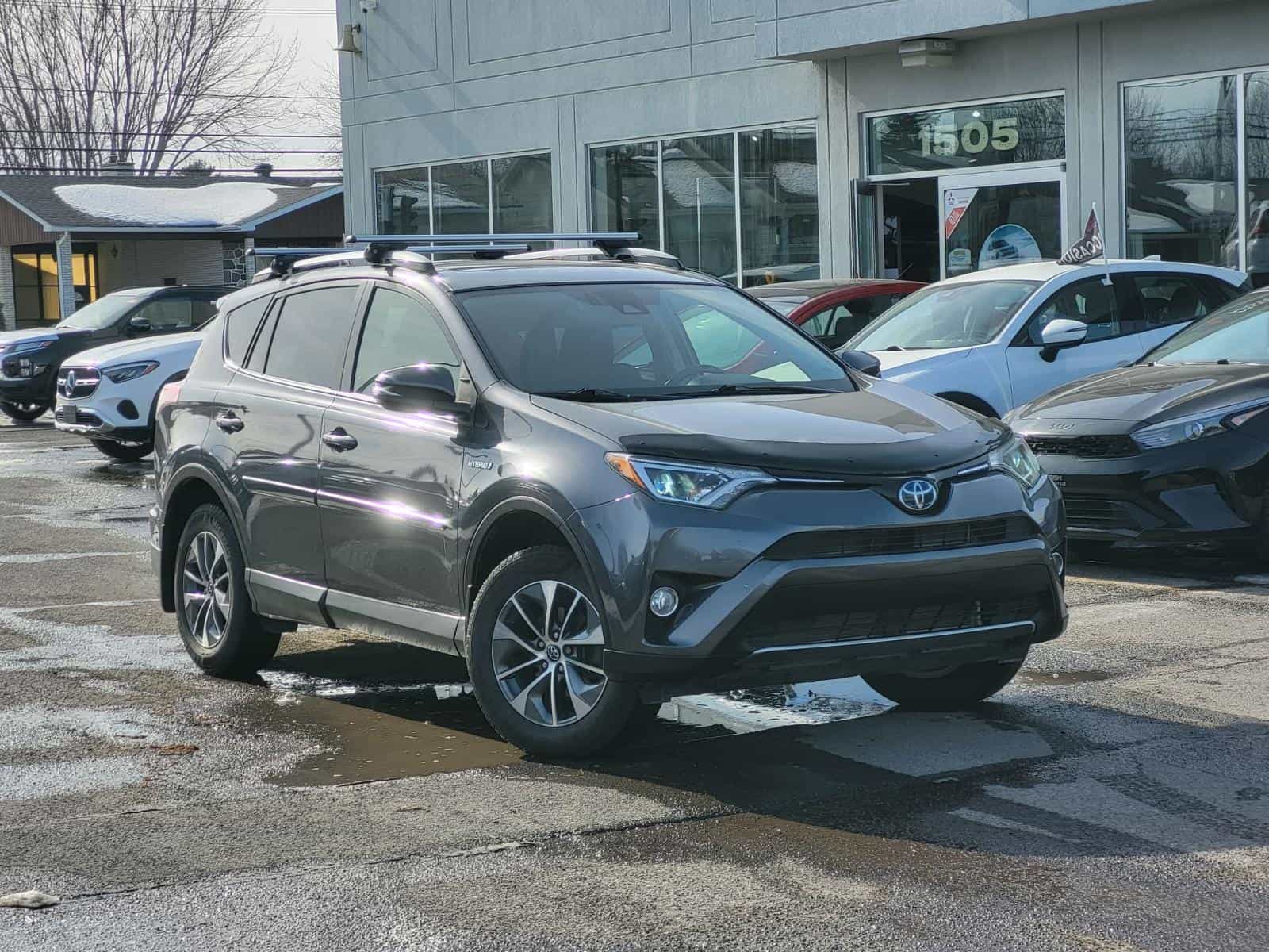 2018 Toyota Rav4 XLE Hybrid - Image 1